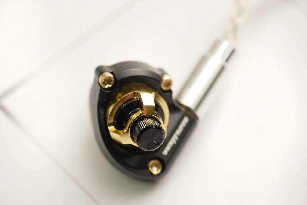 Acoustune HS1650 CU設計華麗低頻搶耳中價玩家首選