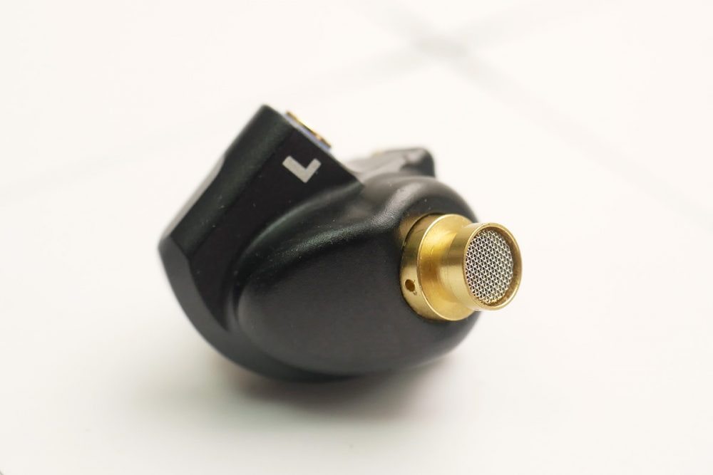 Acoustune HS1650 CU設計華麗低頻搶耳中價玩家首選