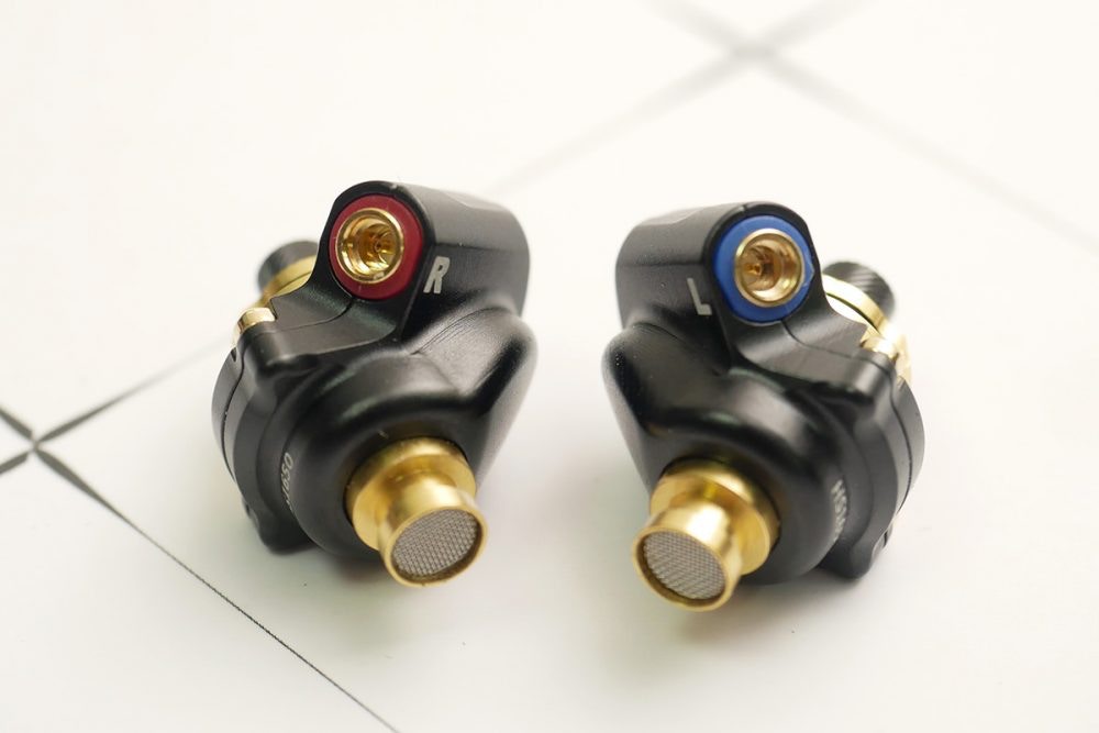 Acoustune HS1650 CU設計華麗低頻搶耳中價玩家首選
