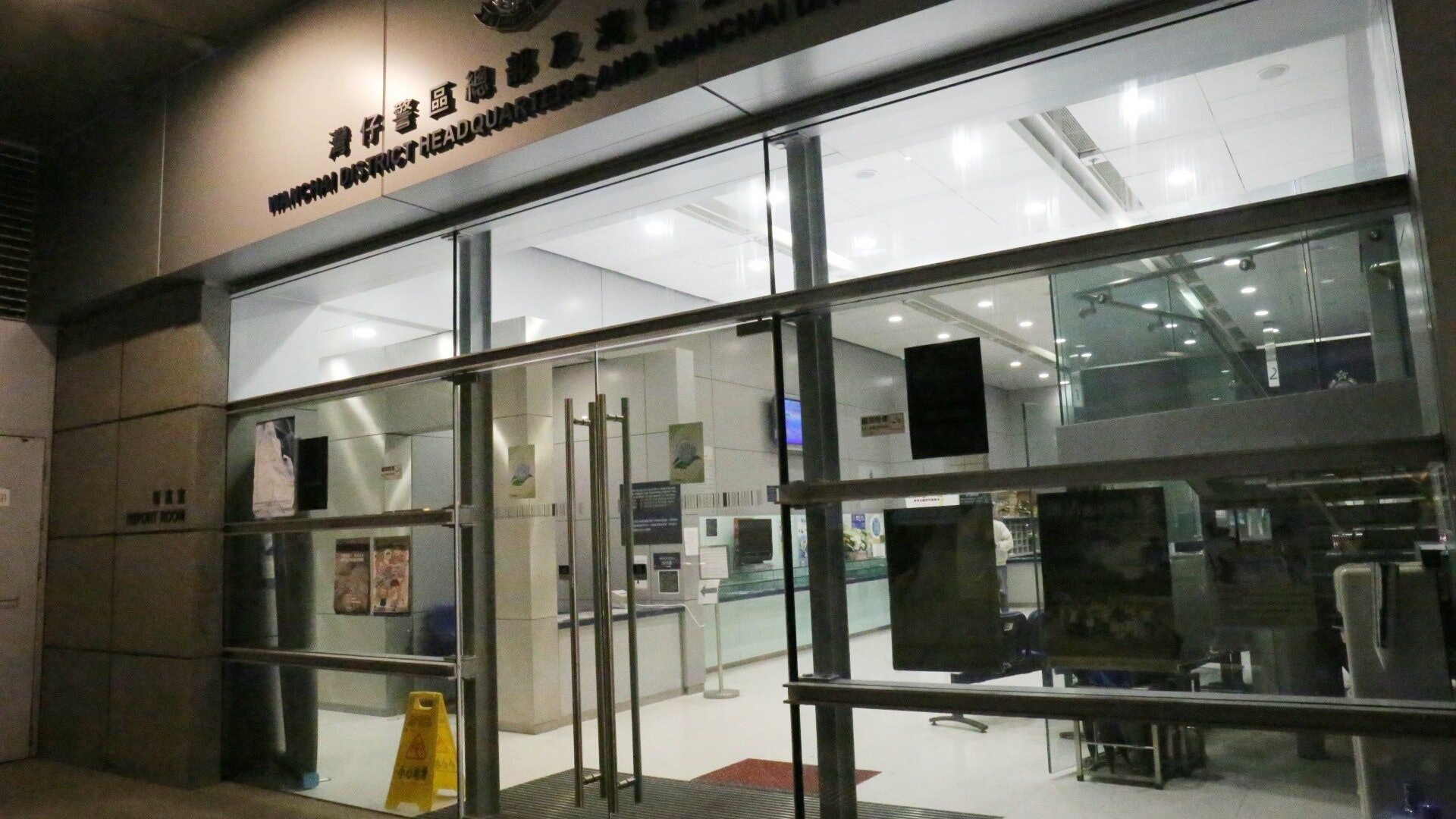 男子與兩女酒店聚會遭盜用信用卡失近$26萬 警拘4男女檢$5萬贓物 男子與兩女酒店聚會遭盜用信用卡失近$26萬 警拘4男女檢$5萬贓物