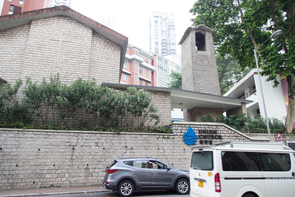 位於半山區堅尼地道、最早可追溯到1843年的佑寧堂，去年被拆卸來建造成高級住宅。（資料圖片／黃國立攝）