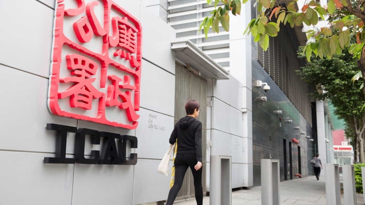前警察通訊員涉向三同僚收逾61 3萬元貸款遭廉署起訴7項罪名 香港01 社會新聞 前警察通訊員涉向三同僚收逾61 3萬元貸款遭廉署起訴7項罪名 香港01 社會新聞