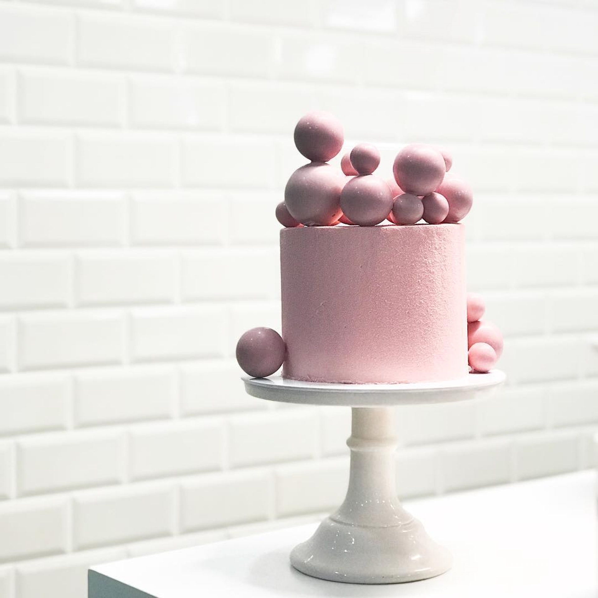 Raspberry & Coconut Cake（$900起-同下）（圖片來源：m.patisserie.hk @ instagram）