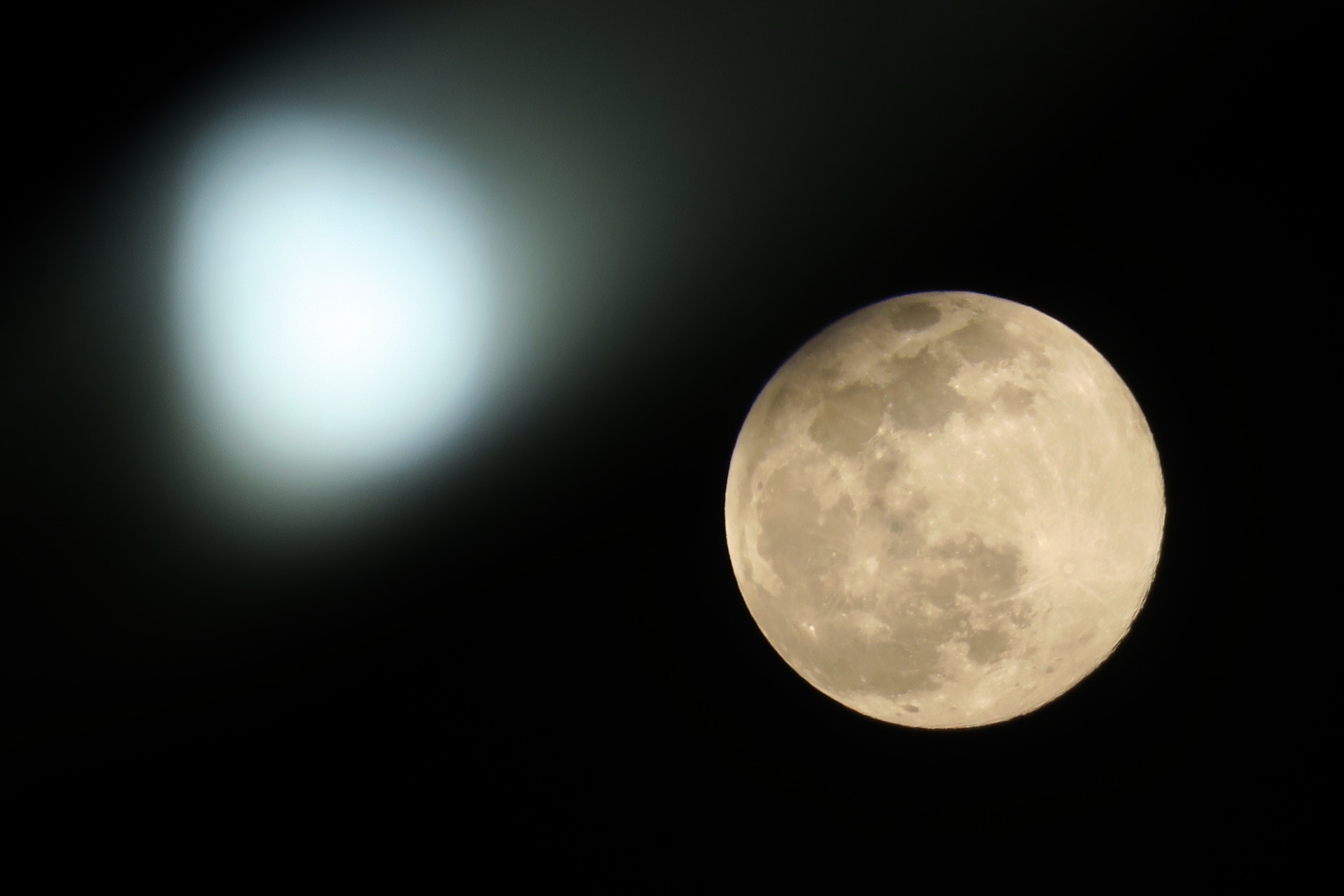 圖輯 月球地球太陽幾成一直線年首個 超級月亮 誕生 圖輯 月球地球太陽幾成一直線年首個 超級月亮 誕生