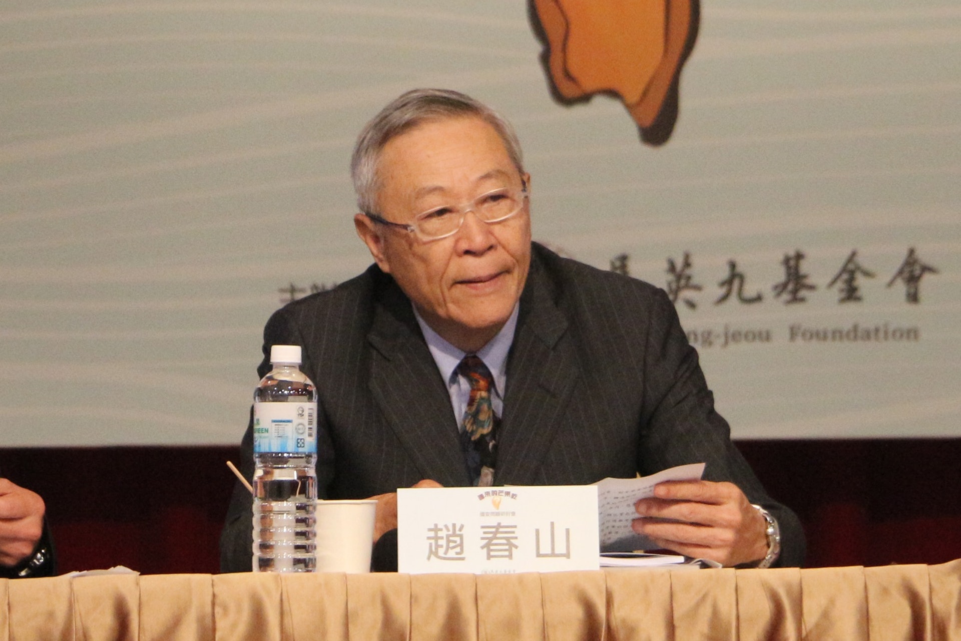 趙春山認為,國民黨若將九二共識當做負債,就是搞錯方向。一旦放棄這個國共談判基礎,那在中共眼裏,國民黨與民進黨也就沒兩樣。(楊家鑫攝) 趙春山認為,國民黨若將九二共識當做負債,就是搞錯方向。一旦放棄這個國共談判基礎,那在中共眼裏,國民黨與民進黨也就沒兩樣。(楊家鑫攝)