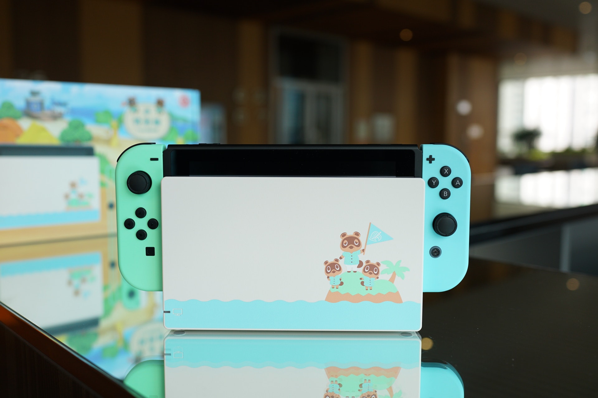 以粉藍色及淺綠色作主題的Switch主機插落獨特的白色docking時,十分相襯(林勇攝) 以粉藍色及淺綠色作主題的Switch主機插落獨特的白色docking時,十分相襯(林勇攝)