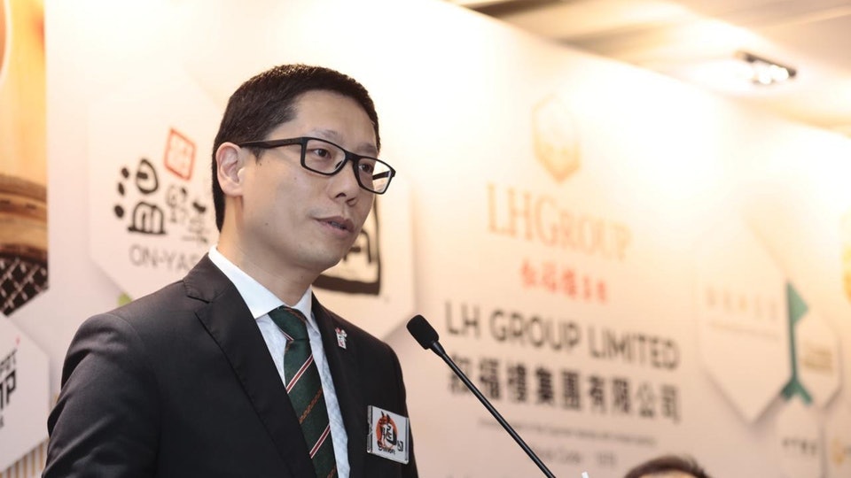 敘福樓盈警 預告去年陷虧損