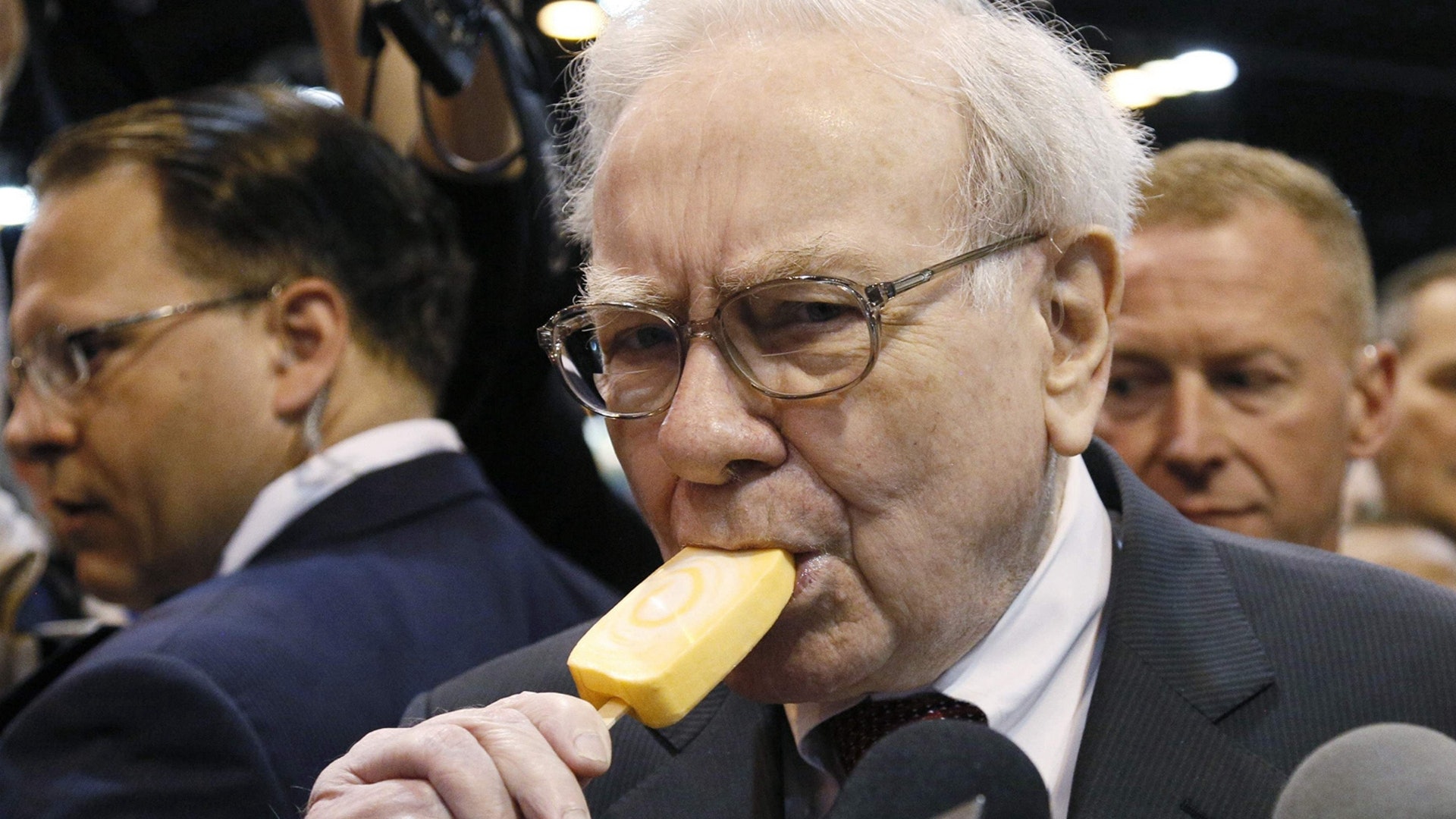 「股神」巴菲特旗下巴郡,已悉售手上美國四大航空股,股神更要在股東會上承認投資錯誤。(Reuters) 「股神」巴菲特旗下巴郡,已悉售手上美國四大航空股,股神更要在股東會上承認投資錯誤。(Reuters)