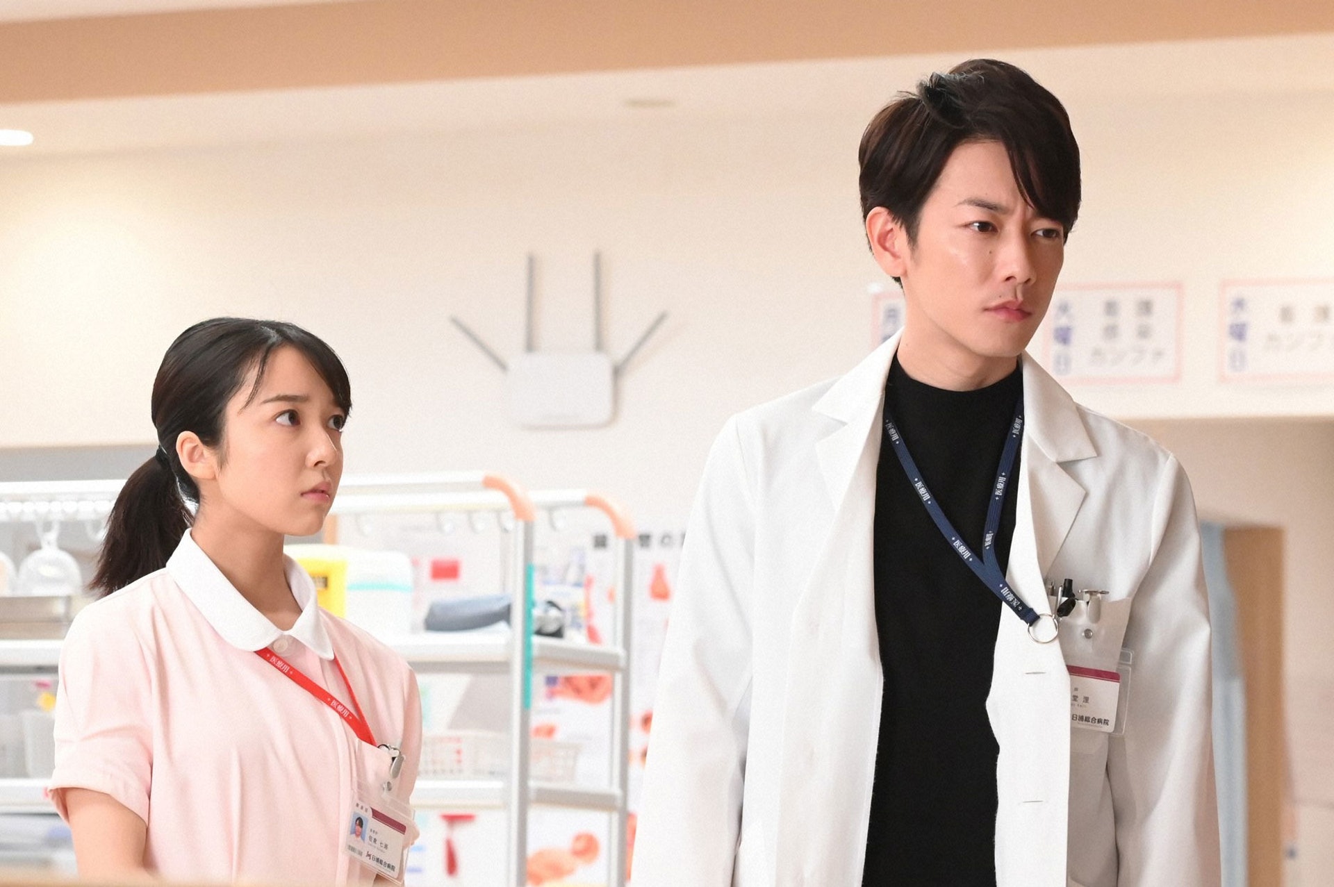 佐藤健在劇中飾演為人嚴苛、一臉冷漠但有點萌蠢的醫生。(《戀愛可以持續到天長地久》) 佐藤健在劇中飾演為人嚴苛、一臉冷漠但有點萌蠢的醫生。(《戀愛可以持續到天長地久》)