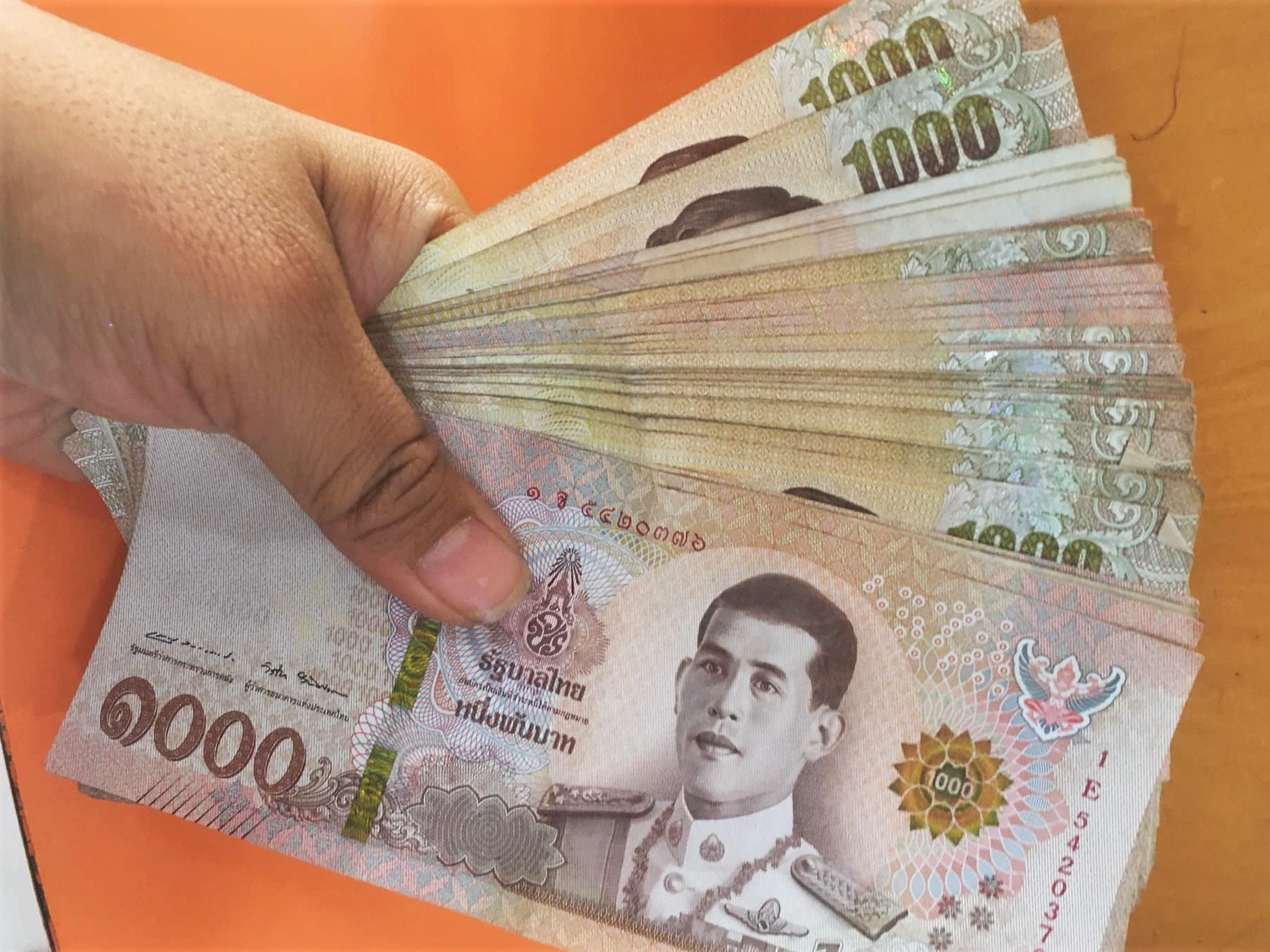 兑換泰銖2020｜泰國旅遊6大換錢方法比並曼谷布吉7間找換店推薦