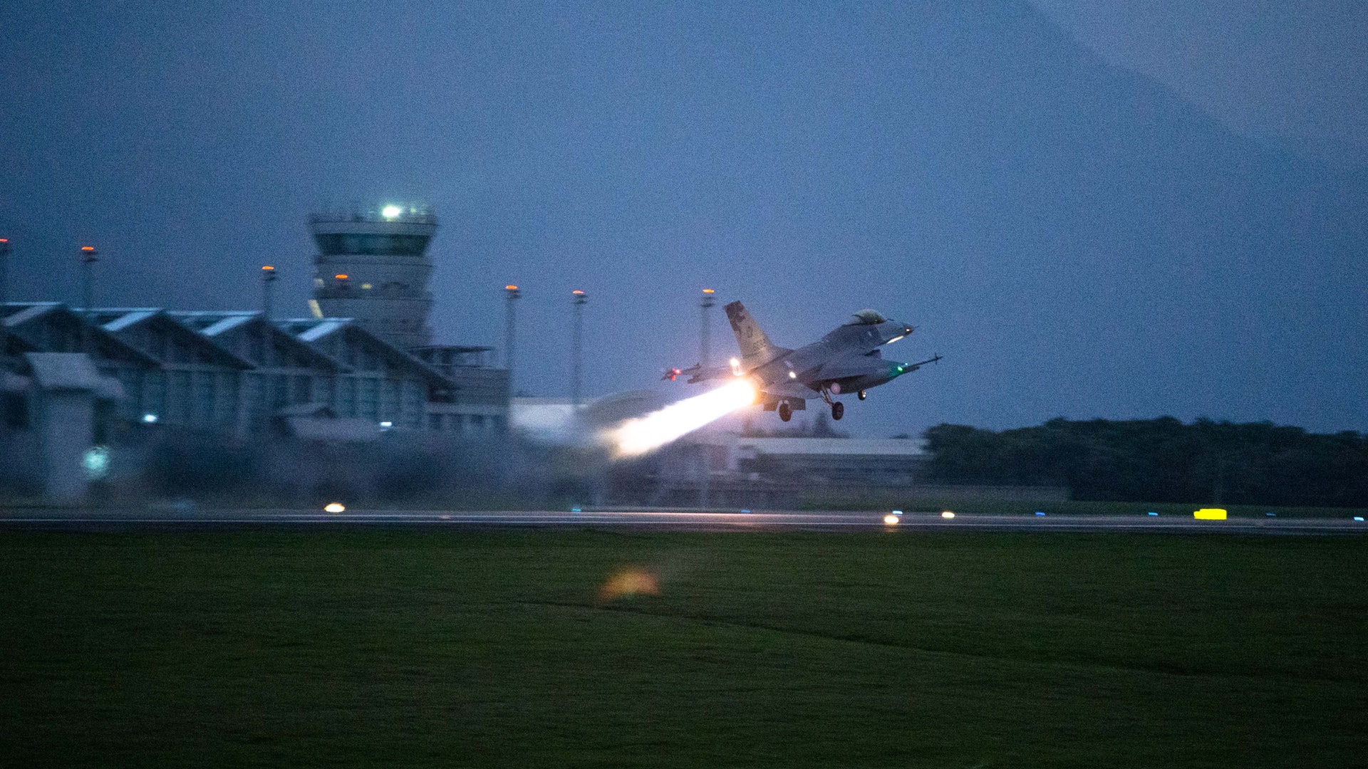【觀察】美軍台軍緊密軍演 或意在反制解放軍戰機夜航台海中線 【觀察】美軍台軍緊密軍演 或意在反制解放軍戰機夜航台海中線