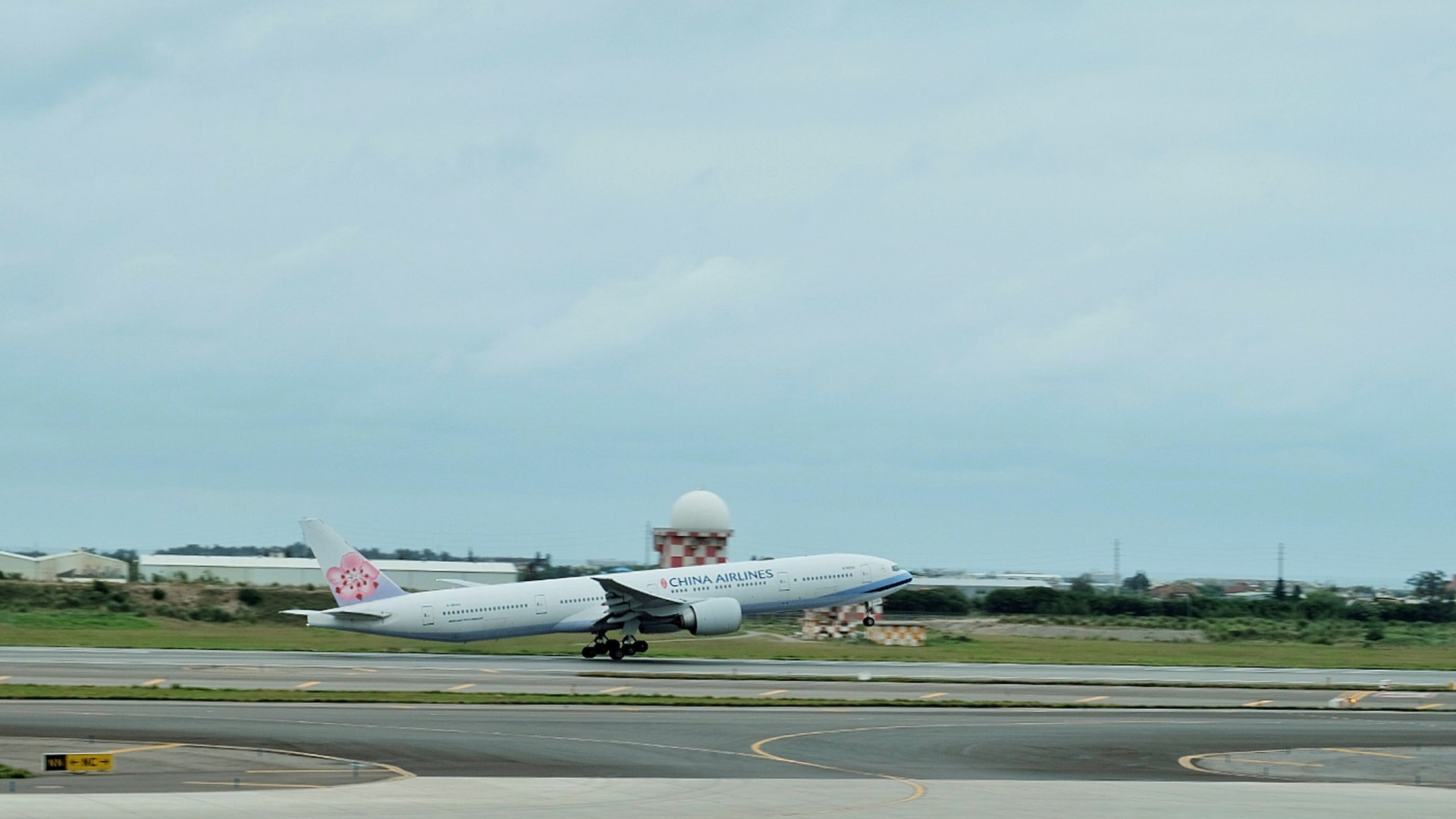 【新冠肺炎】首架返台「類包機」僅153人登機 三成台人放棄 【新冠肺炎】首架返台「類包機」僅153人登機 三成台人放棄