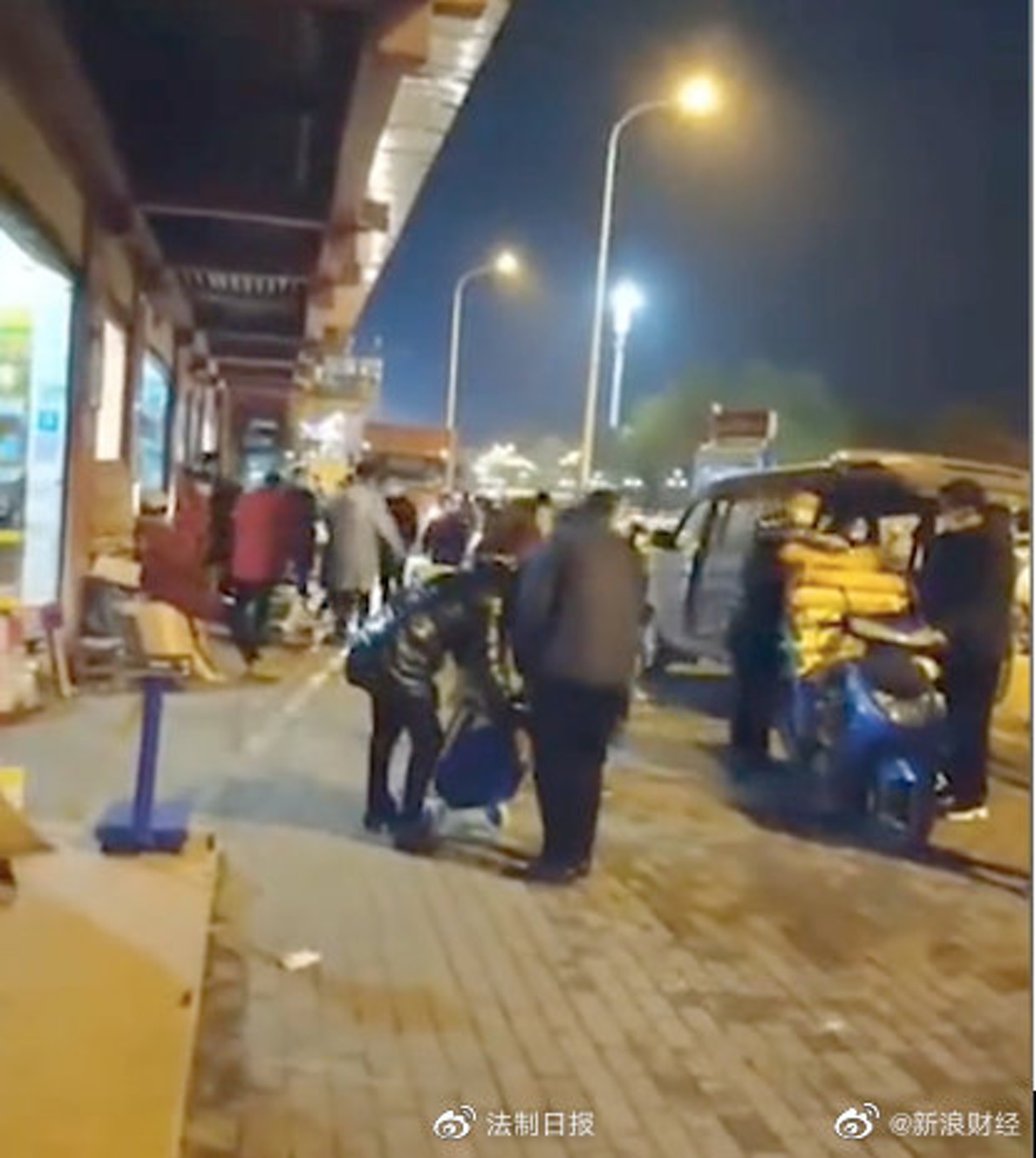 多地出現大米等糧油產品賣斷貨。(法制日報) 多地出現大米等糧油產品賣斷貨。(法制日報)