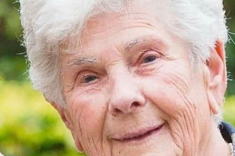 新型冠狀病毒肺炎：比利時呂貝克市90歲的荷雷兒茲3月20日確診染病，她拒絕使用呼吸機，最終在22日病逝。（Suzanne Hoylaerts的Facebook帳戶）