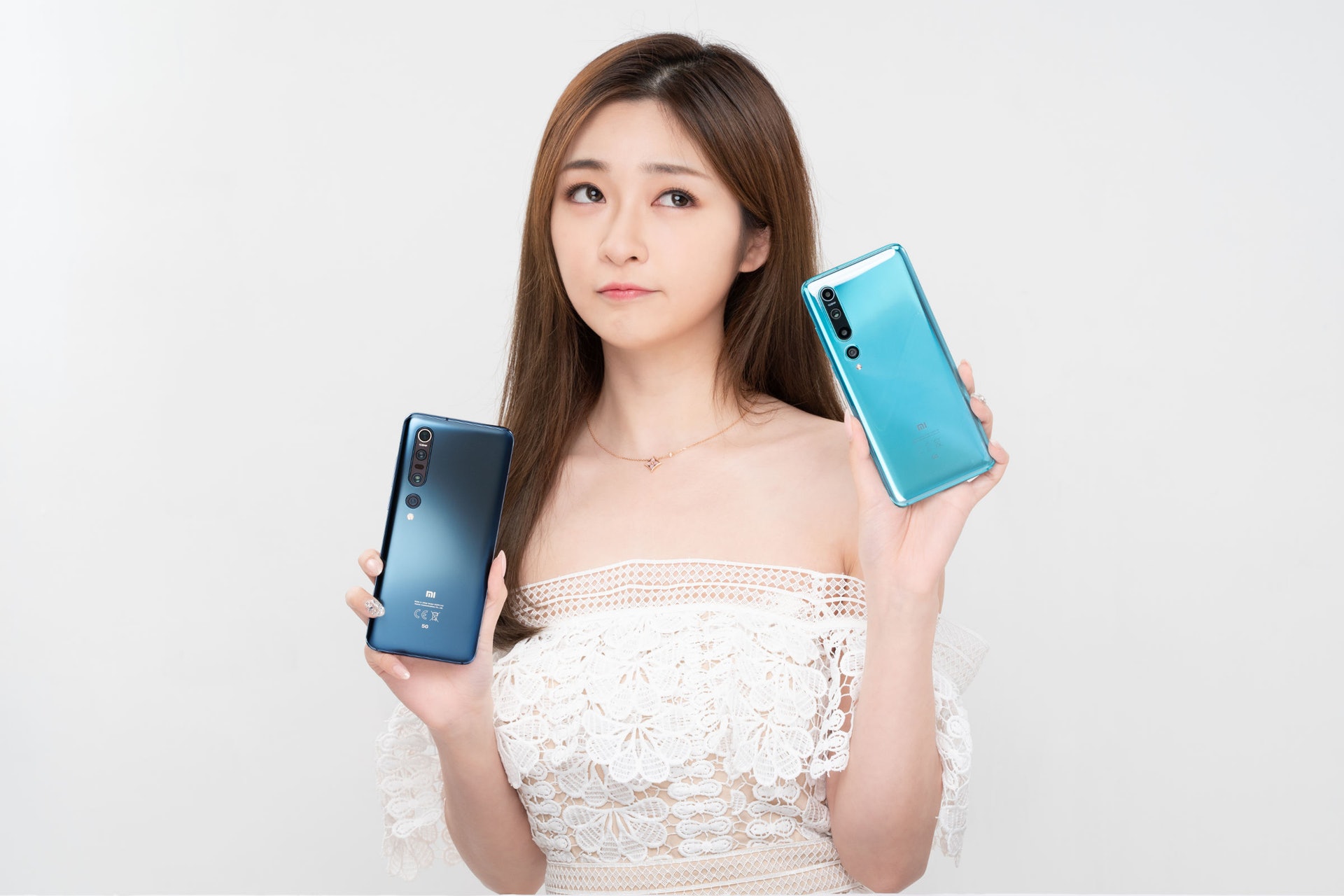 小米在香港的首台 5G 手機小米10(右)及小米10 Pro 在米粉節開始接受預訂。(小米) 小米在香港的首台 5G 手機小米10(右)及小米10 Pro 在米粉節開始接受預訂。(小米)