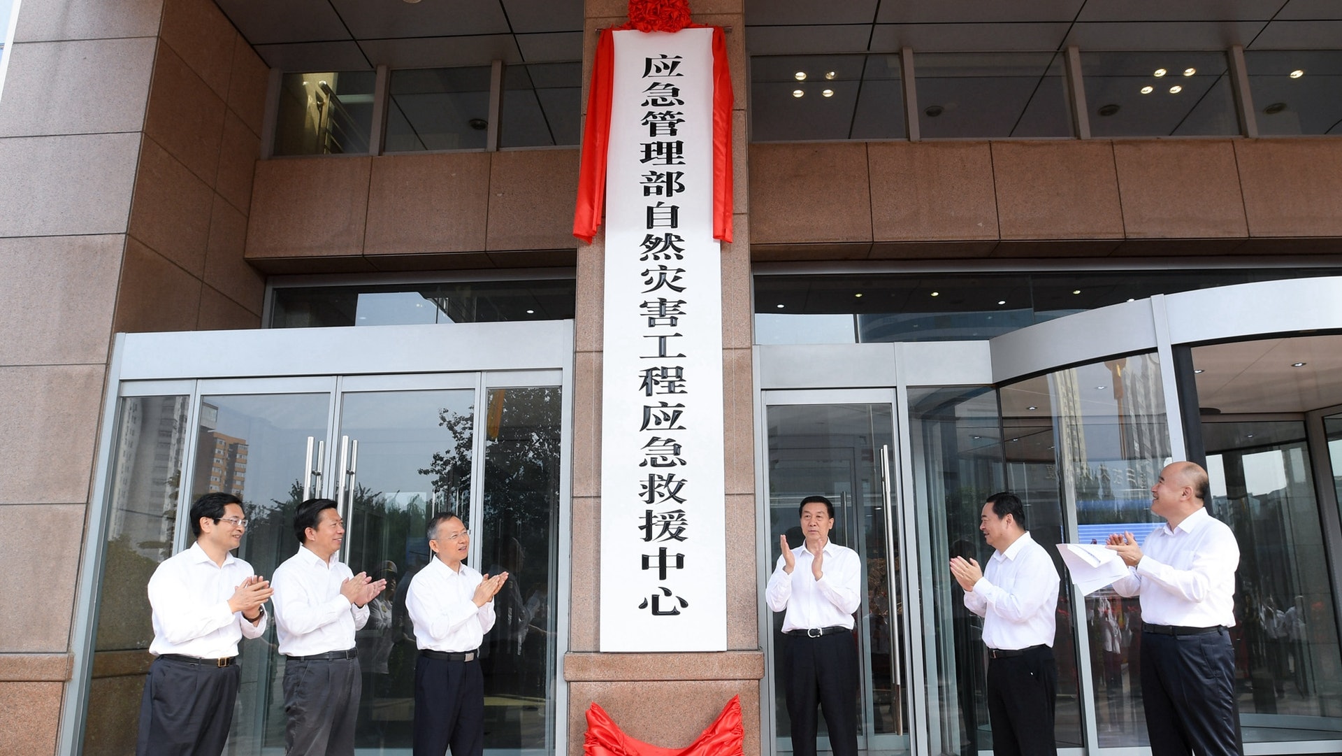2019年 9月27日,中國應急管理部自然災害工程應急救援中心在中國安能建設集團有限公司掛牌成立,部長王玉普繼續「失蹤」,中國國務委員王勇出席。(新華社) 2019年 9月27日,中國應急管理部自然災害工程應急救援中心在中國安能建設集團有限公司掛牌成立,部長王玉普繼續「失蹤」,中國國務委員王勇出席。(新華社)