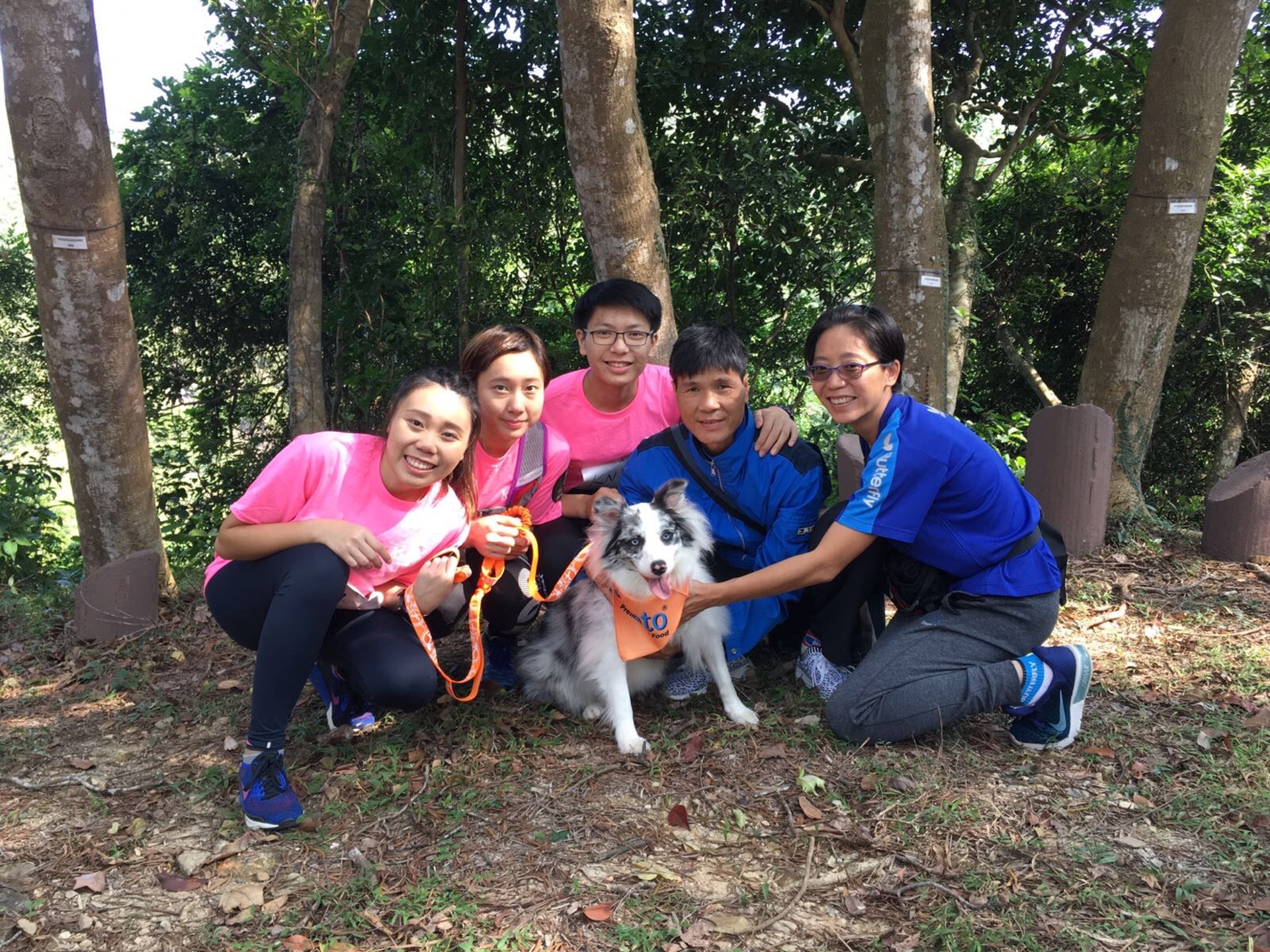 Queenie與弟妹帶著愛犬Colly參與比賽。(相片由NPV提供) Queenie與弟妹帶著愛犬Colly參與比賽。(相片由NPV提供)