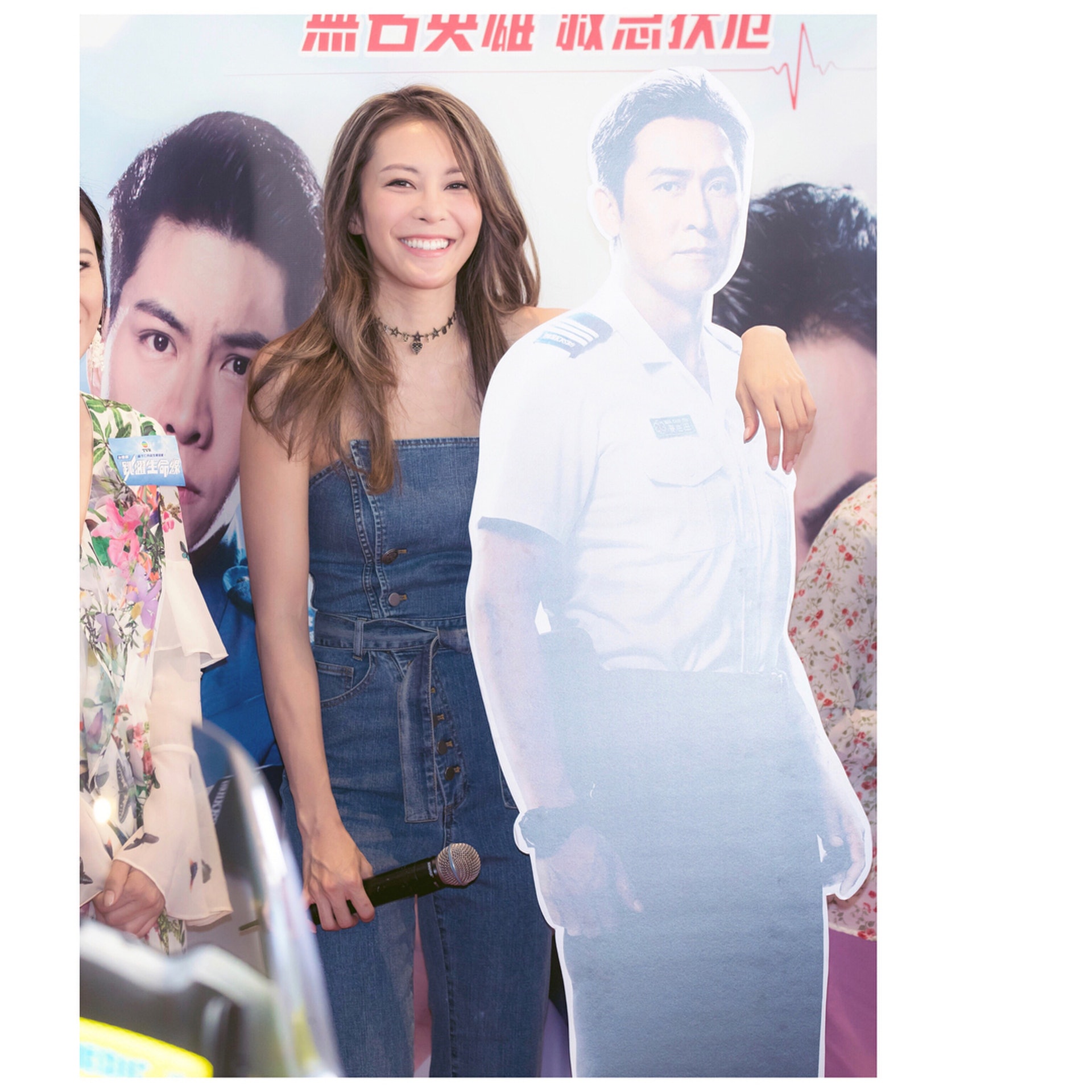 張曦雯(Kelly)不介意年齡限制,與一般年輕人一樣喜愛穿上連身牛仔褲。(kelllycheung@Instagram) 張曦雯(Kelly)不介意年齡限制,與一般年輕人一樣喜愛穿上連身牛仔褲。(kelllycheung@Instagram)