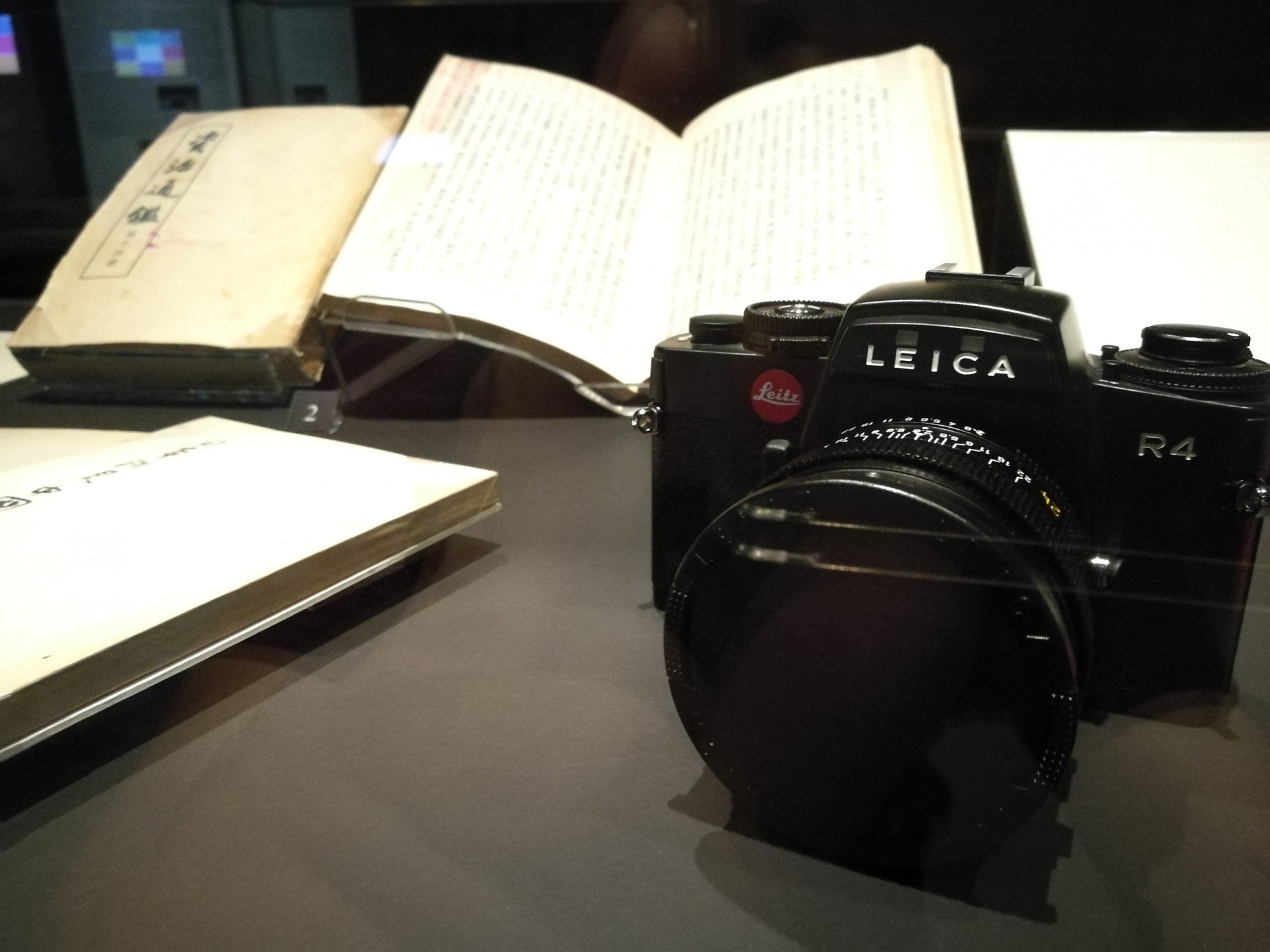 Leica R4是80年代產物,相信是查先生的心頭好。(VCG) Leica R4是80年代產物,相信是查先生的心頭好。(VCG)