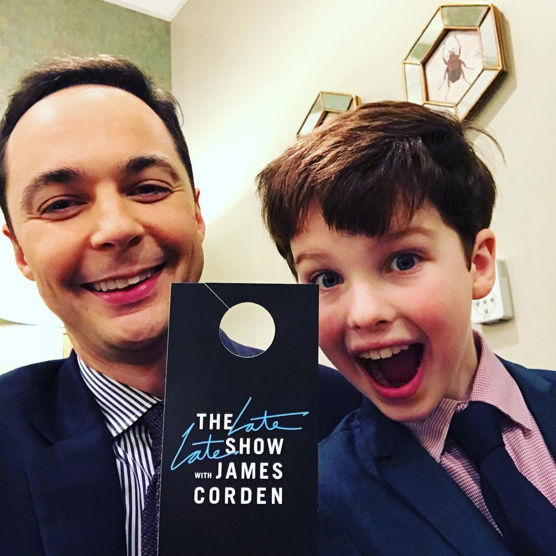 Parsons在《The Big Bang Theory》扮演的Sheldon令人印象深刻,深受觀眾喜愛,因此製作衍生劇《Young Sheldon》。(IG圖片) Parsons在《The Big Bang Theory》扮演的Sheldon令人印象深刻,深受觀眾喜愛,因此製作衍生劇《Young Sheldon》。(IG圖片)