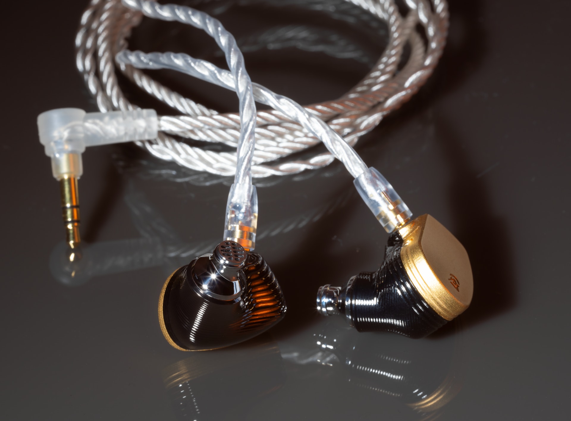 Campfire Audio 新旗艦耳機 Solaris 連附送線材都是用名牌 ALO Audio。 Campfire Audio 新旗艦耳機 Solaris 連附送線材都是用名牌 ALO Audio。