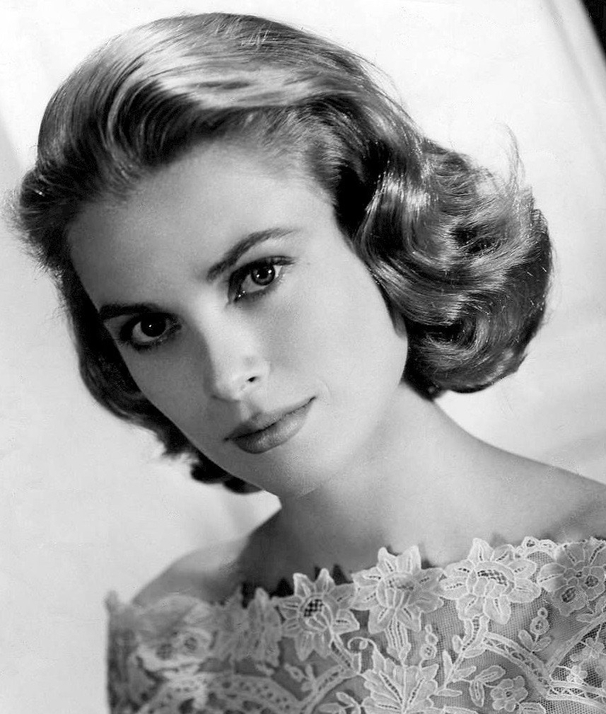 1929年，出生於名門望族的Grace Kelly （嘉麗絲姬莉），現被美國電影學會選為百年來最偉大女演員之一。