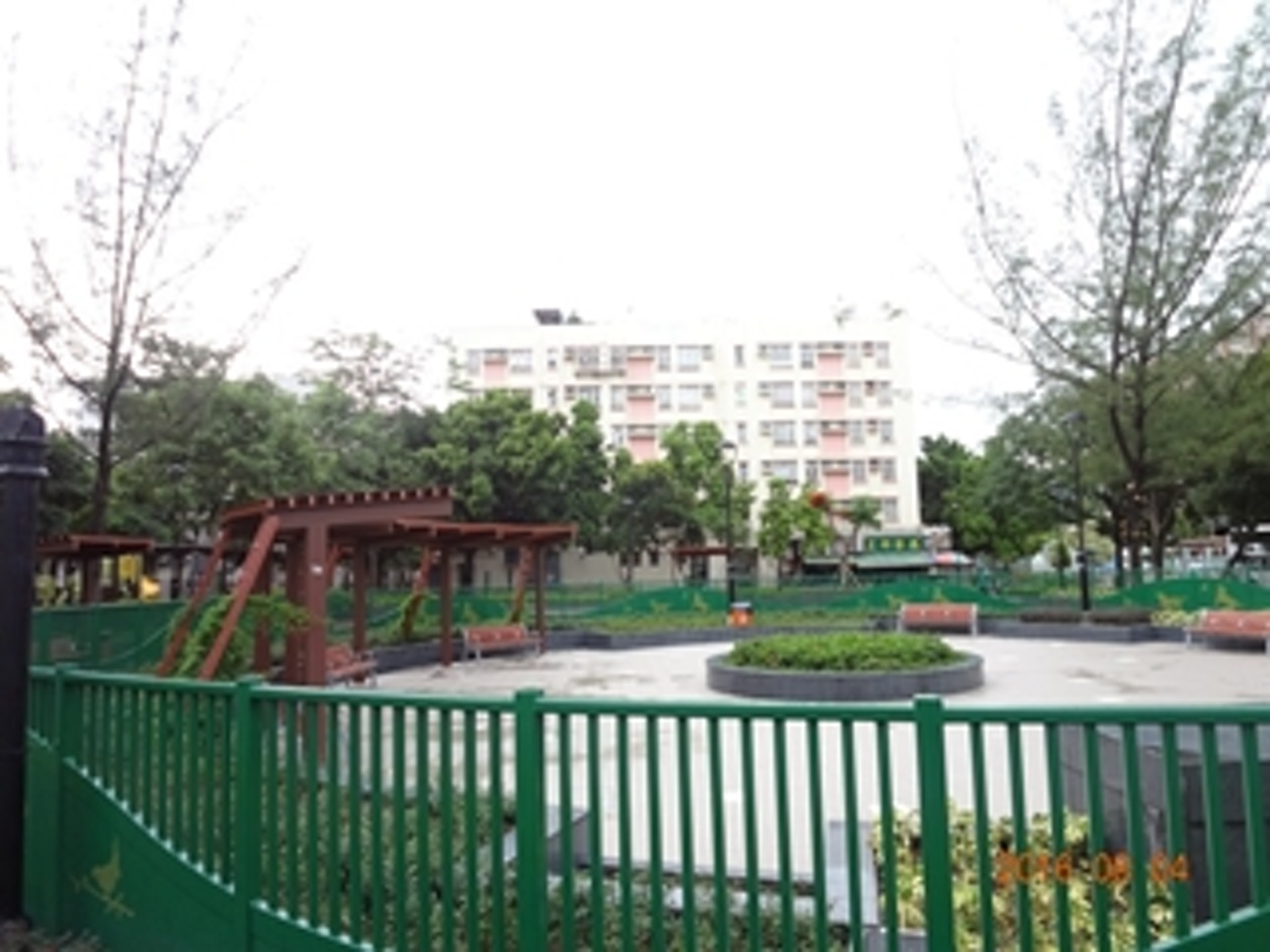 寵物公園︰元朗洪德路二號休憩處 地址︰元朗洪水橋洪德路 面積︰500平方米 寵物公園︰元朗洪德路二號休憩處 地址︰元朗洪水橋洪德路 面積︰500平方米