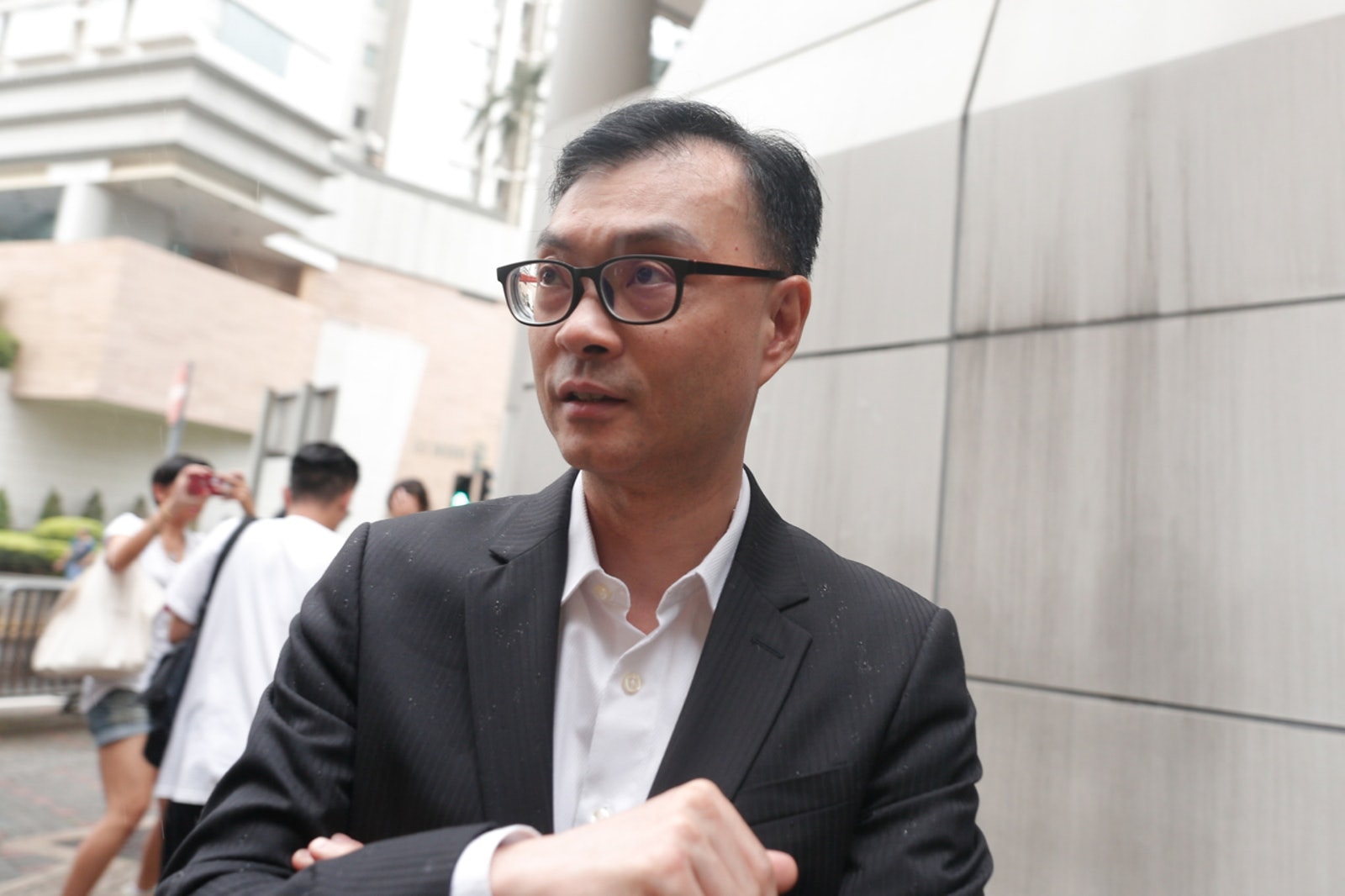 張震遠涉串詐案財務總監認罪官質疑證監竟被簡單方法詐騙