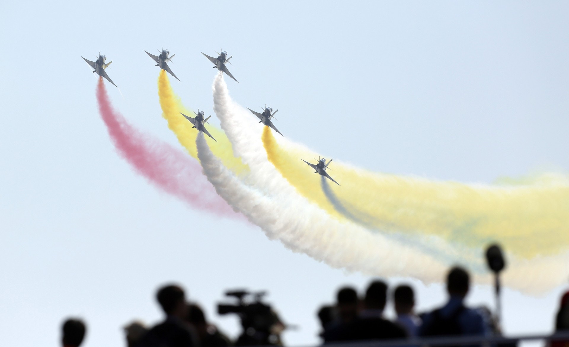 珠海航展 首個公眾日迎八萬觀眾八一表演隊炫技獲喝彩連連 香港01 即時中國