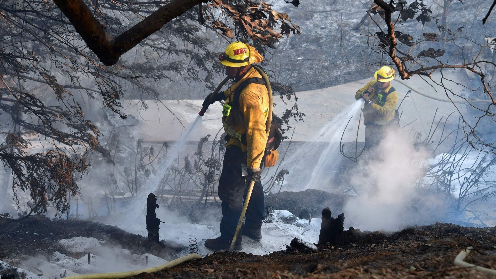 加州山火持續蔓延 最少31死過百人失蹤 火勢或需三周才受控 加州山火持續蔓延 最少31死過百人失蹤 火勢或需三周才受控