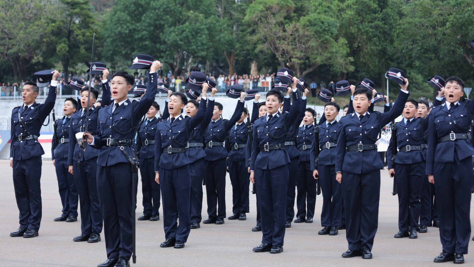 警隊副處長劉業成榮休前 主禮結業操哽咽謝栽培 籲警員虛心聆聽 警隊副處長劉業成榮休前 主禮結業操哽咽謝栽培 籲警員虛心聆聽