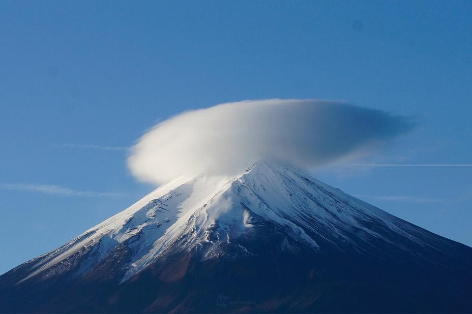 奇景 難得一遇 日本富士山現斗笠雲形狀似戴帽超可愛 香港01 熱爆話題