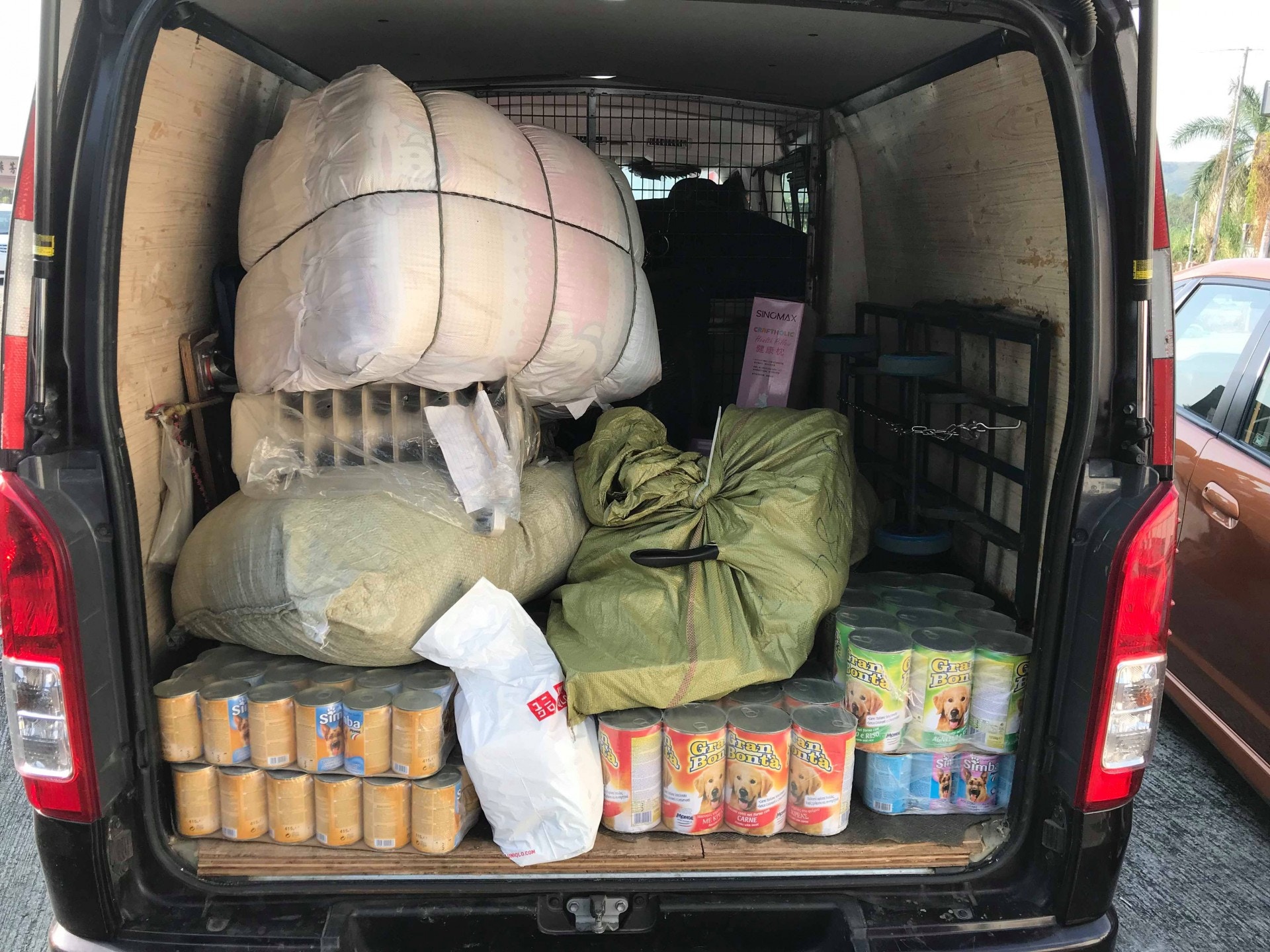 Tommy每年均會捐出約2萬元救助流浪貓狗,他指:「每個毛孩都係生命,我覺得值得。」(受訪者提供) Tommy每年均會捐出約2萬元救助流浪貓狗,他指:「每個毛孩都係生命,我覺得值得。」(受訪者提供)