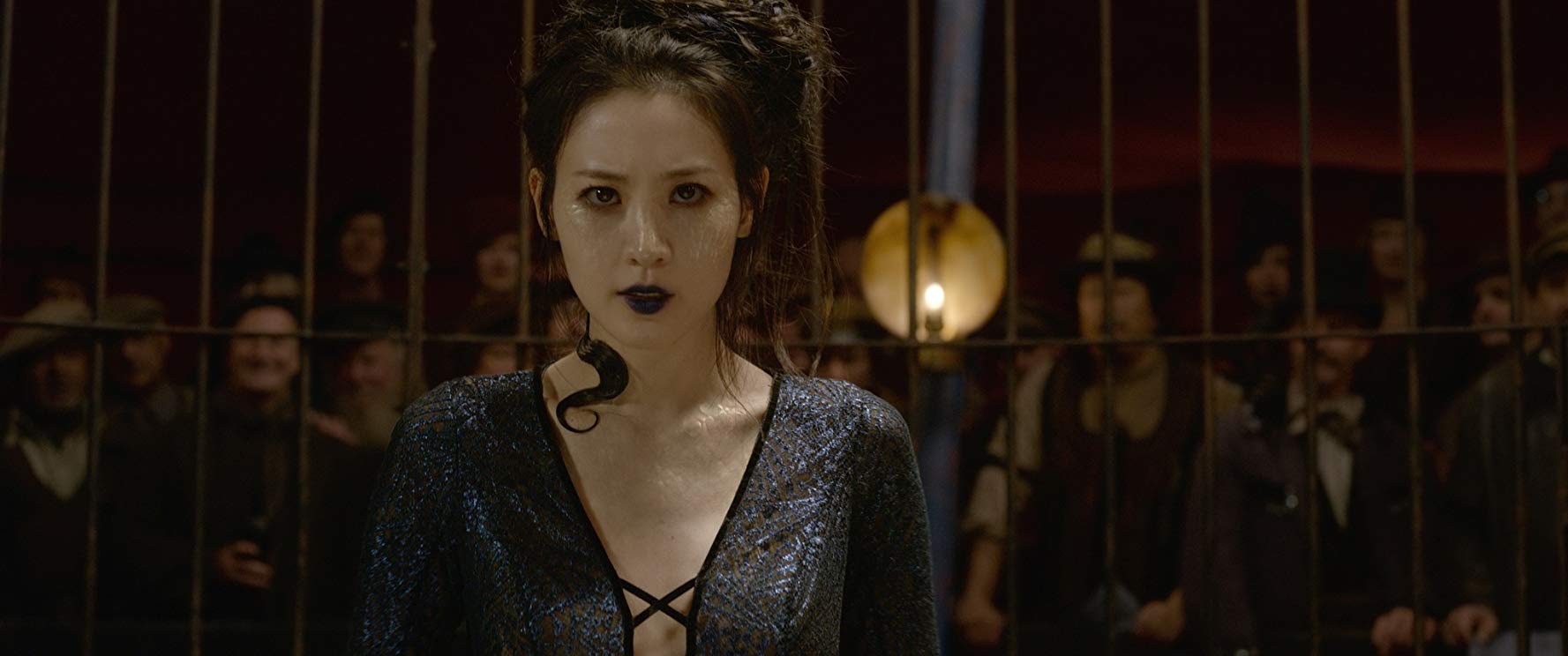 在終回預告中，金秀賢所飾演的巨大母蛇Nagini，就是血咒宿主之一。（網上擷圖）。（劇照）