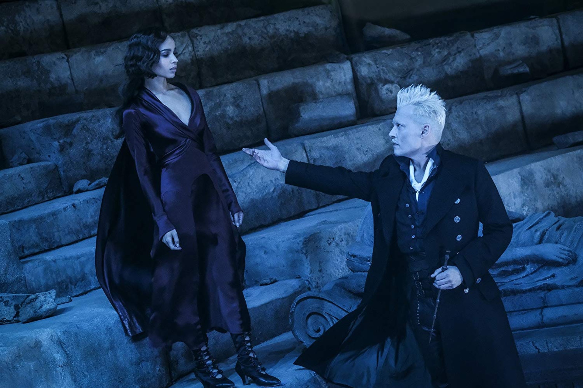 Leta Lestrange(左)首次以真人現身,曾經是鄧不利多的學生兼在魔法部工作的她,真的會加入葛林戴華德的陣營?(劇照)