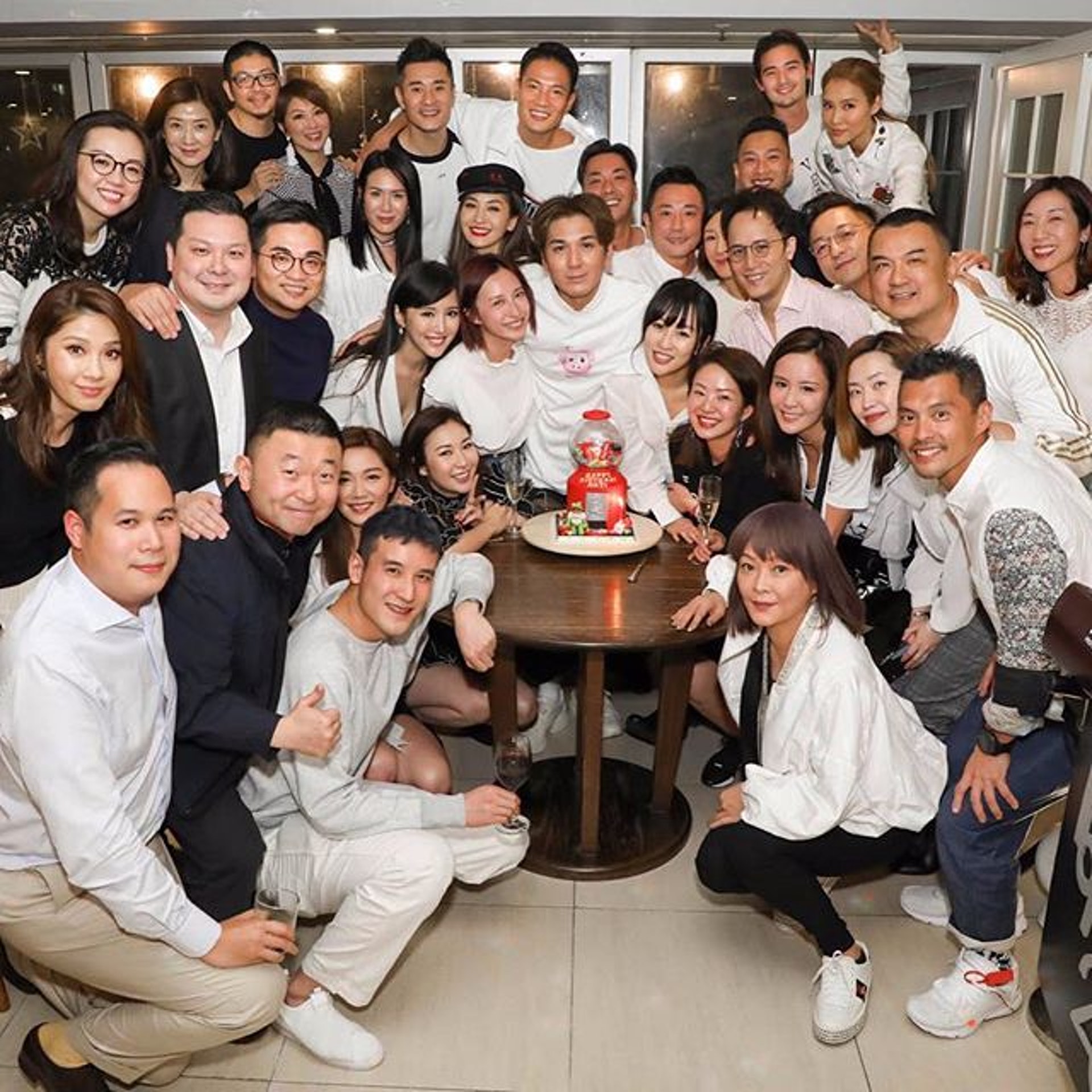 靚湯同鄭子邦一齊參加王大業個生日Party。 靚湯同鄭子邦一齊參加王大業個生日Party。