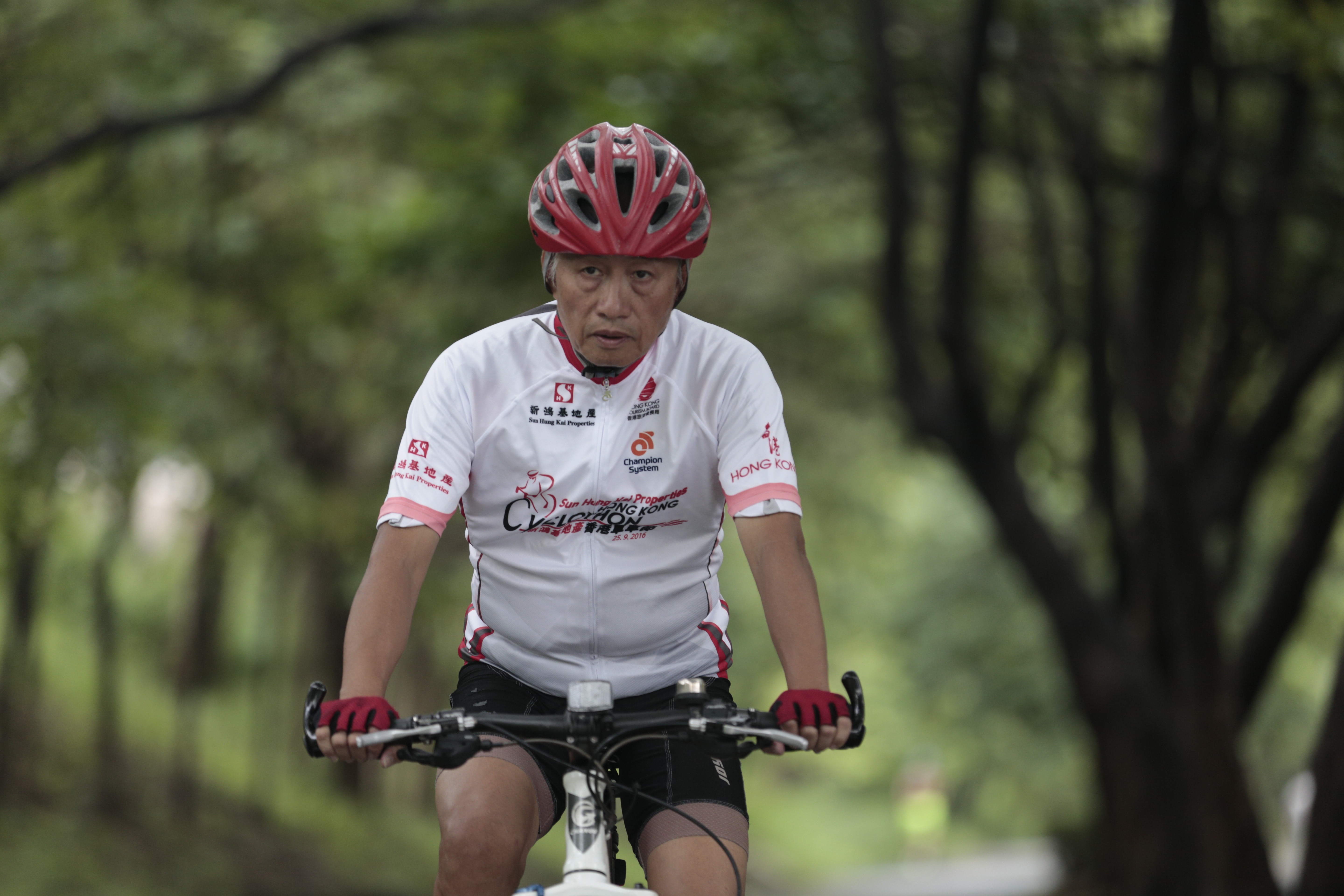 今屆單車節放寬參加者年齡至70歲，令68歲的黃匯終能如願參加，成為最年長車手。（鍾偉德攝）