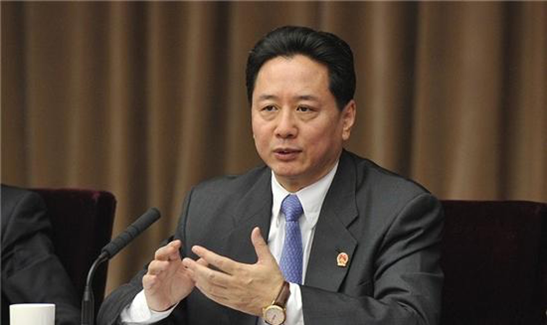 交通運輸部部長李小鵬主持召開部務會,會議強調,發展多式聯運是一項複雜的系統工程。(澎湃新聞) 交通運輸部部長李小鵬主持召開部務會,會議強調,發展多式聯運是一項複雜的系統工程。(澎湃新聞)