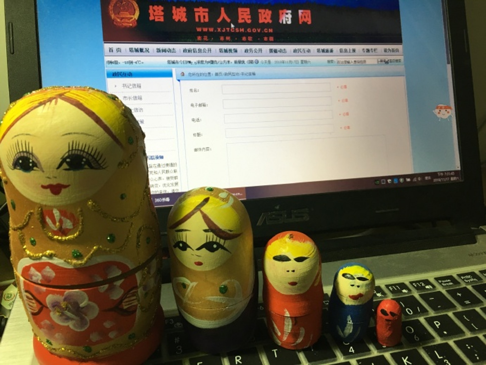 有網民買了俄羅斯公仔,想不到開出來的公仔的樣子愈小愈詭異。(網上圖片) 有網民買了俄羅斯公仔,想不到開出來的公仔的樣子愈小愈詭異。(網上圖片)