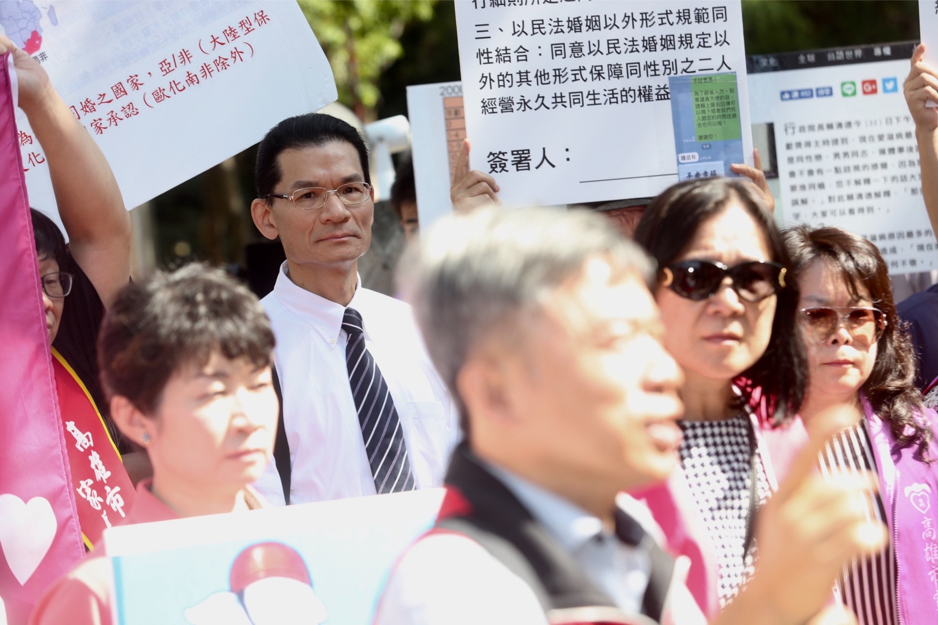 護家盟秘書長張守一現身愛家公投造勢場合。(中央社) 護家盟秘書長張守一現身愛家公投造勢場合。(中央社)
