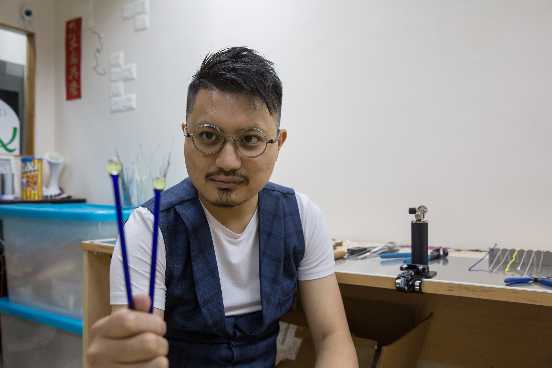 燈工玻璃手作人林志華(Dex)稱,燒玻璃切記欲速則不達。(張浩維 攝) 燈工玻璃手作人林志華(Dex)稱,燒玻璃切記欲速則不達。(張浩維 攝)