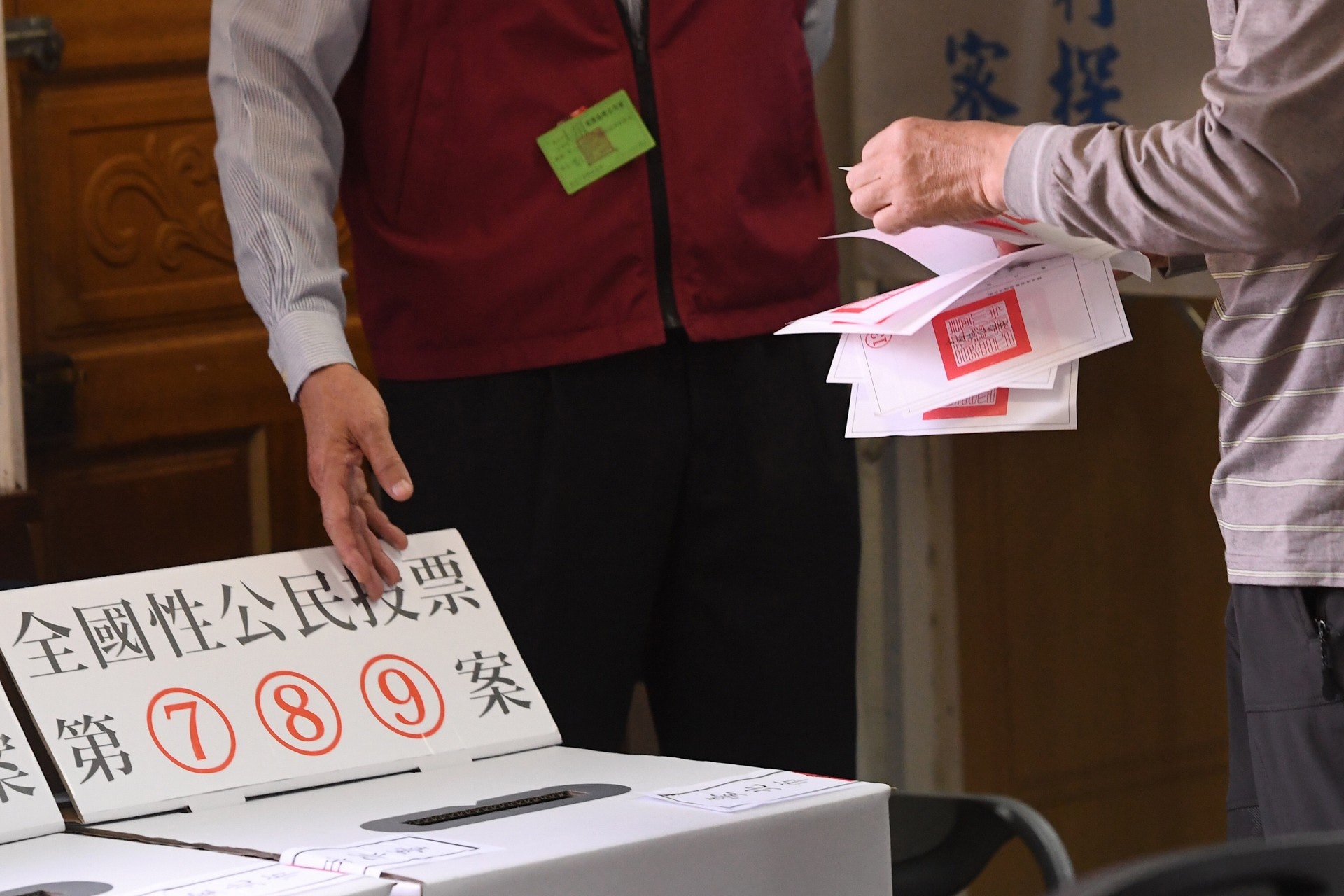 台灣民眾24日(周六)投公投票的情況。(中央社) 台灣民眾24日(周六)投公投票的情況。(中央社)