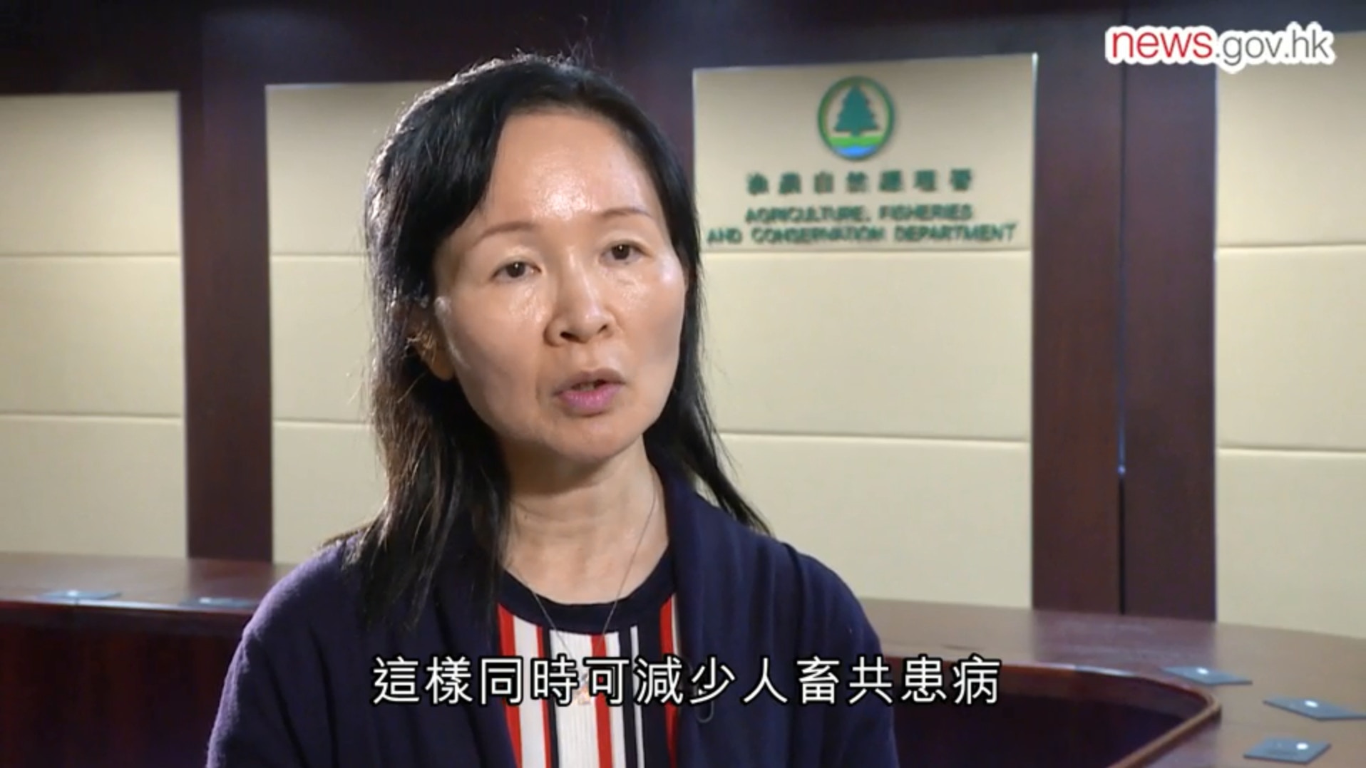 周嘉慧解釋,負責任的態度飼養寵物,指寵物主人要給予寵物所需的照顧,包括食物及住宿等。(政府新聞網短片截圖) 周嘉慧解釋,負責任的態度飼養寵物,指寵物主人要給予寵物所需的照顧,包括食物及住宿等。(政府新聞網短片截圖)