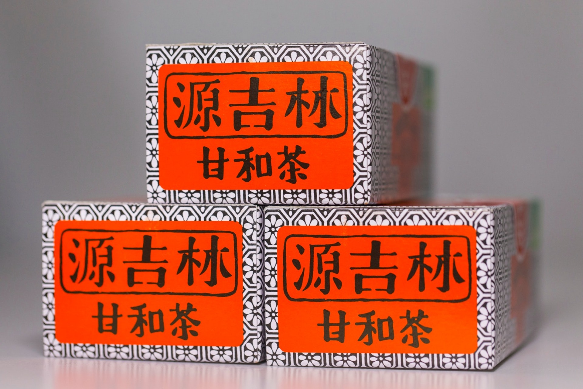 源吉林出產的「盒仔茶」原名源吉林茶。(林振東攝) 源吉林出產的「盒仔茶」原名源吉林茶。(林振東攝)