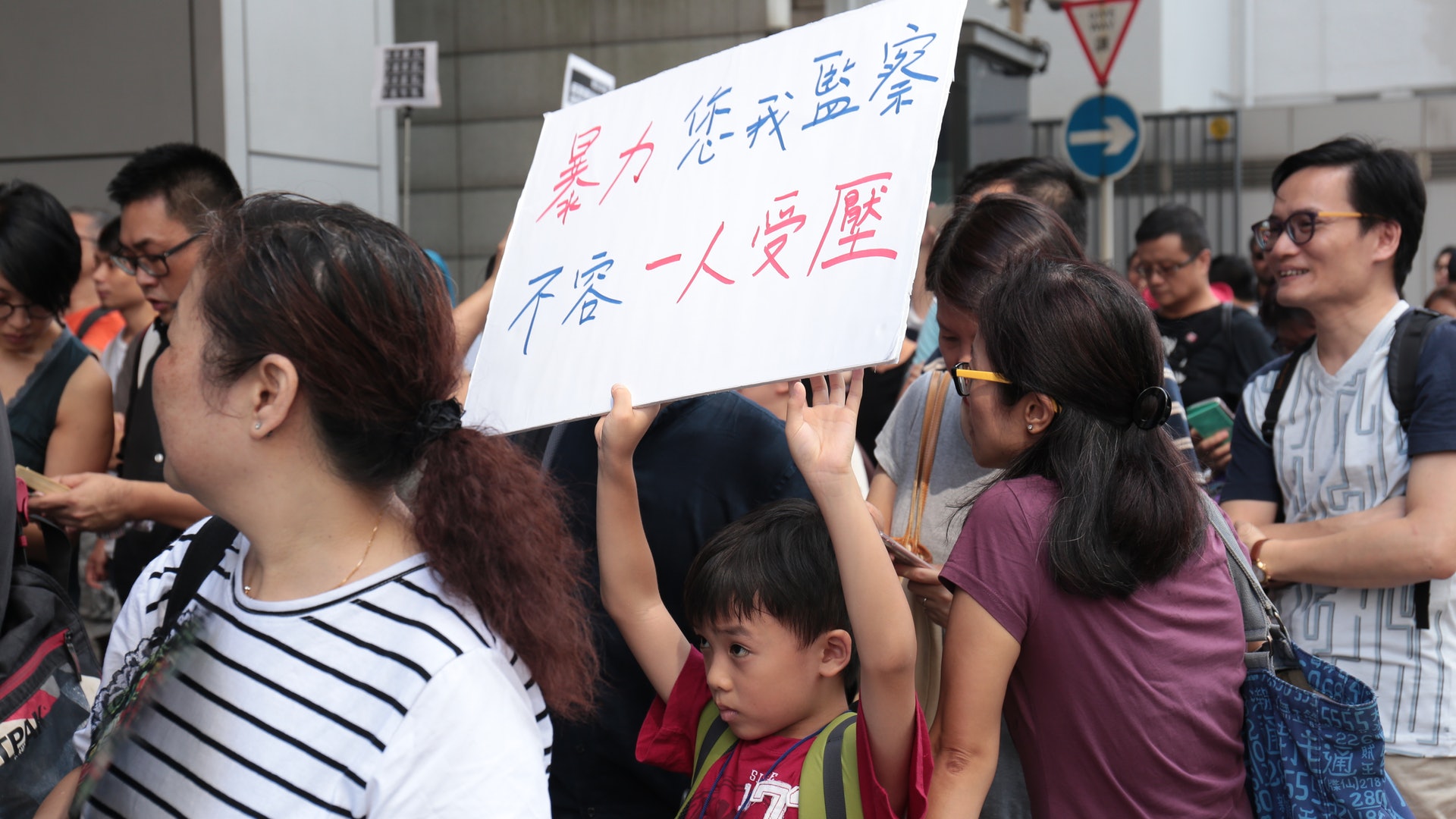 朱凱廸警總遞信反死亡威嚇 三百市民到場力撐 朱凱廸警總遞信反死亡威嚇 三百市民到場力撐