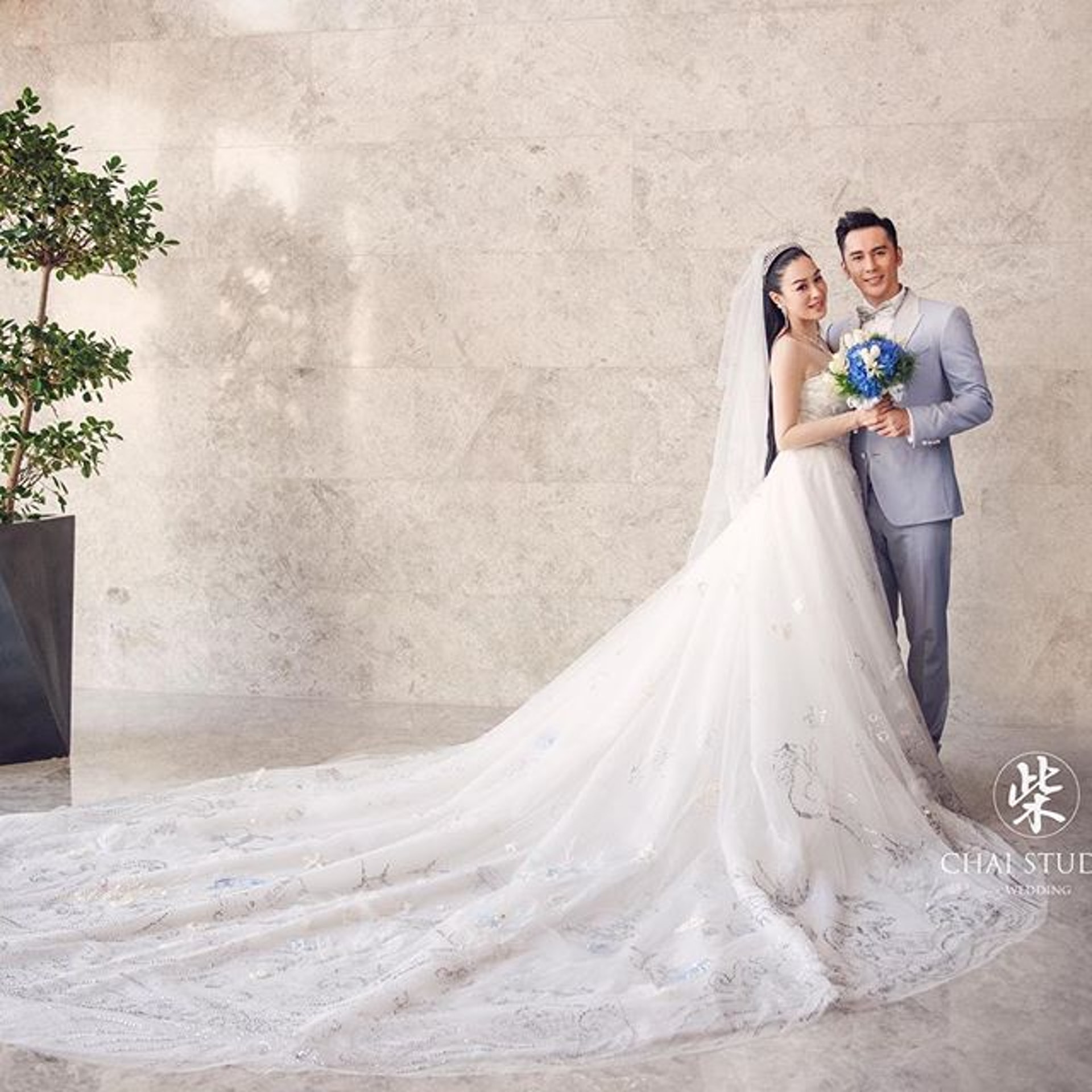 鍾麗緹和張倫碩結婚兩年，女方年近半百，近日為少夫積極備孕，成為一時熱話。（IG圖片 ）