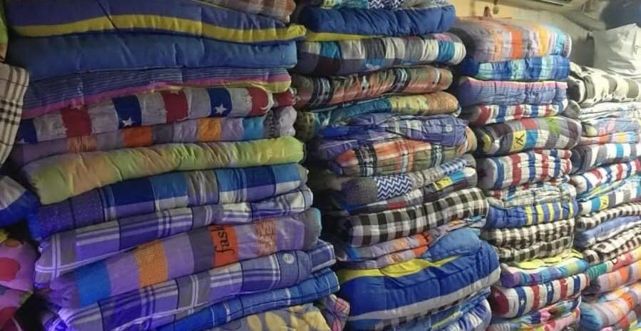 好心人許小姐自費捐出400張毛氈予貓狗場及獨立義工。(Facebook@香港拯救貓狗協會) 好心人許小姐自費捐出400張毛氈予貓狗場及獨立義工。(Facebook@香港拯救貓狗協會)