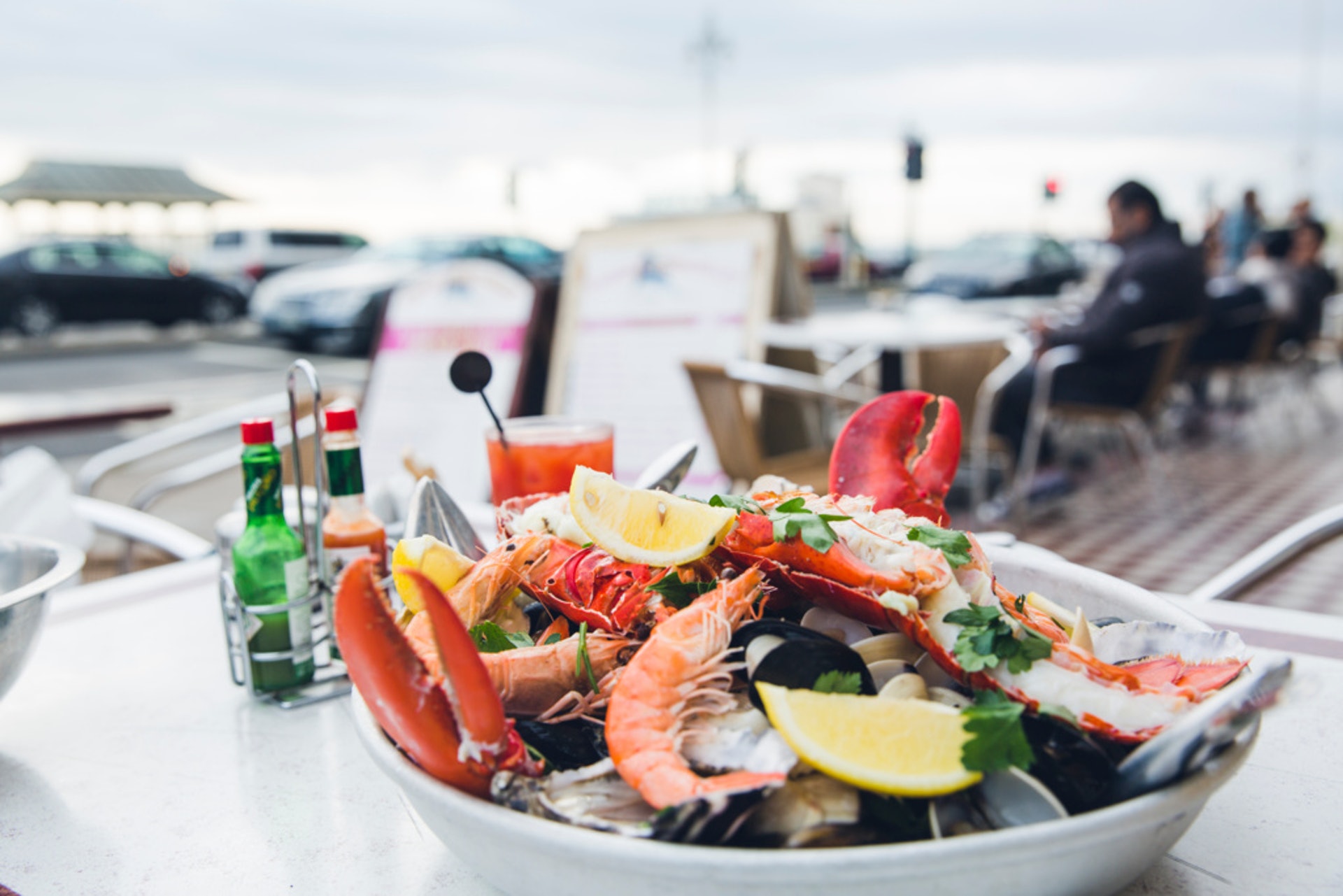 有蝦、龍蝦、青口、蠔的二人份拼盆,不過是50鎊。 有蝦、龍蝦、青口、蠔的二人份拼盆,不過是50鎊。