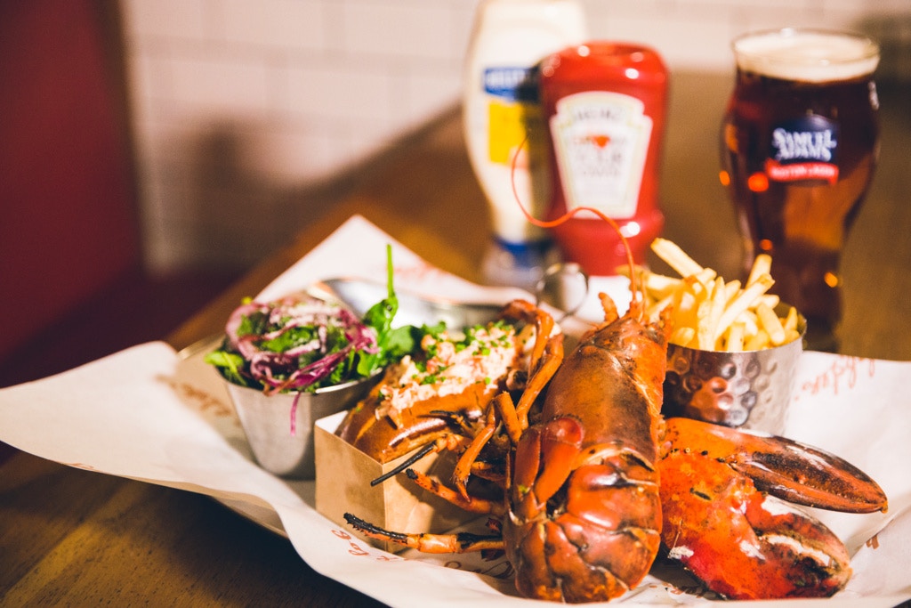 龙虾包餐份量多，两个女生分享也可。