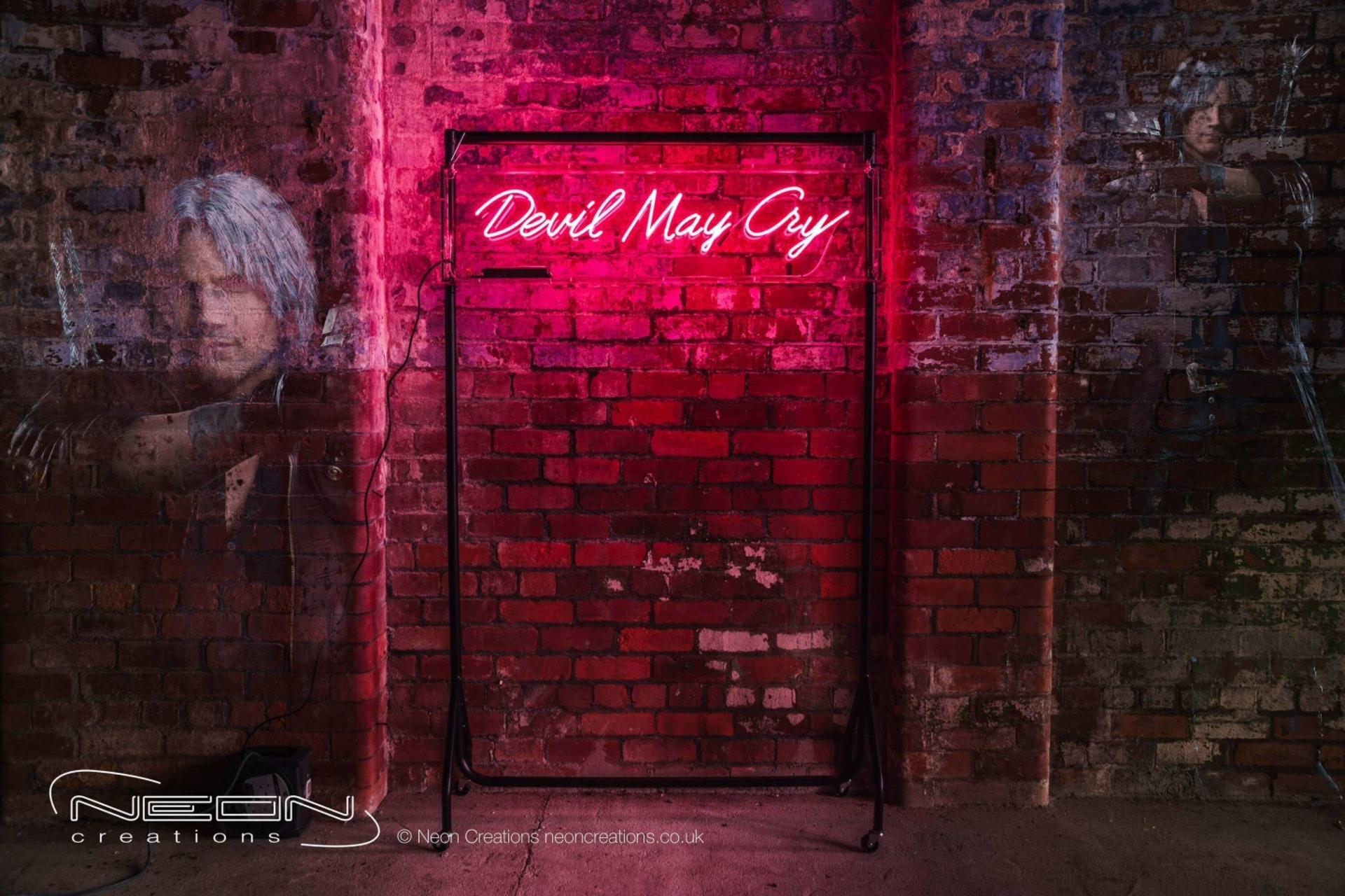 Devil May Cry - 粉紅色霓虹燈 - 1220mm(寬)x 320mm(高) - 945歐元(gamebase) Devil May Cry - 粉紅色霓虹燈 - 1220mm(寬)x 320mm(高) - 945歐元(gamebase)